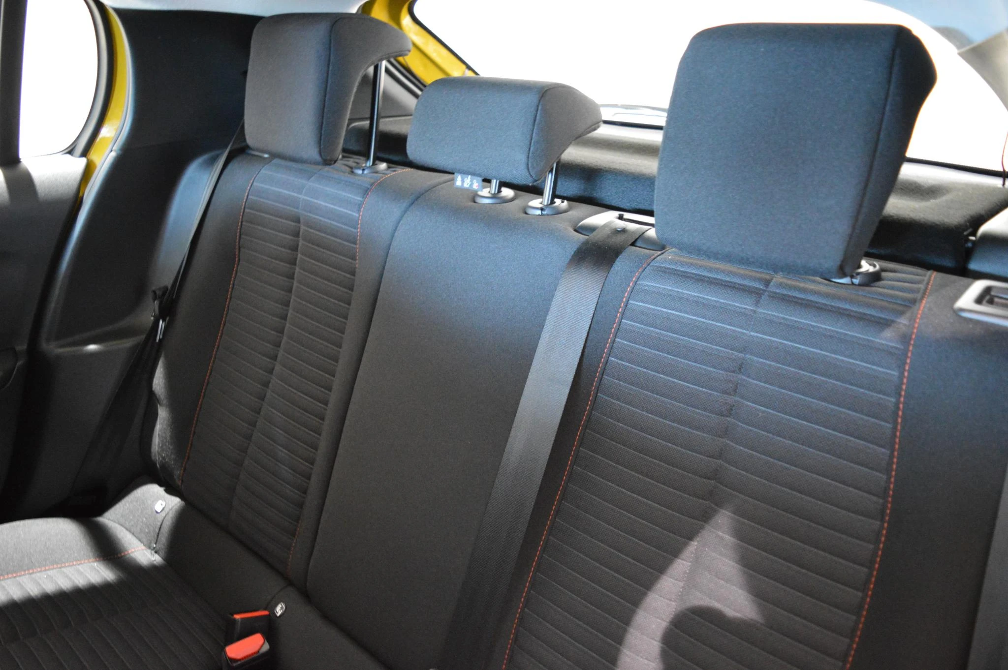 Peugeot-e-208-image-9