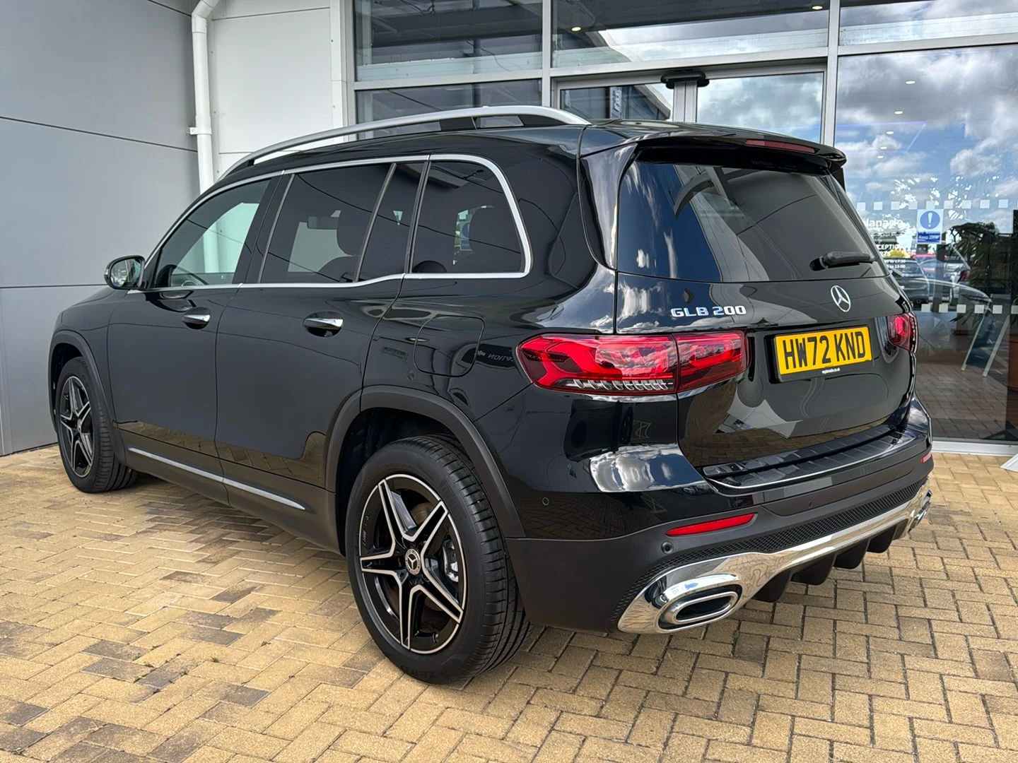 Mercedes-Benz-GLB-image-2