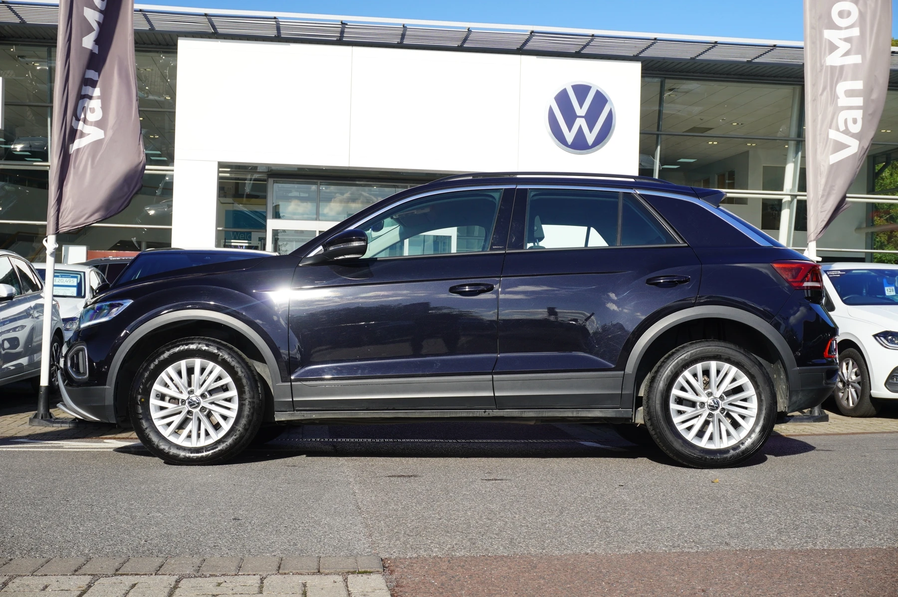 Volkswagen-T-Roc-image-16