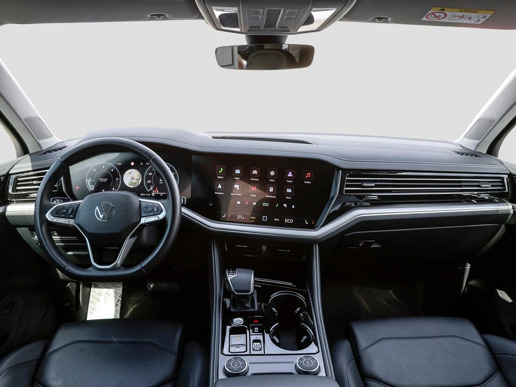 Volkswagen-Touareg-image-10