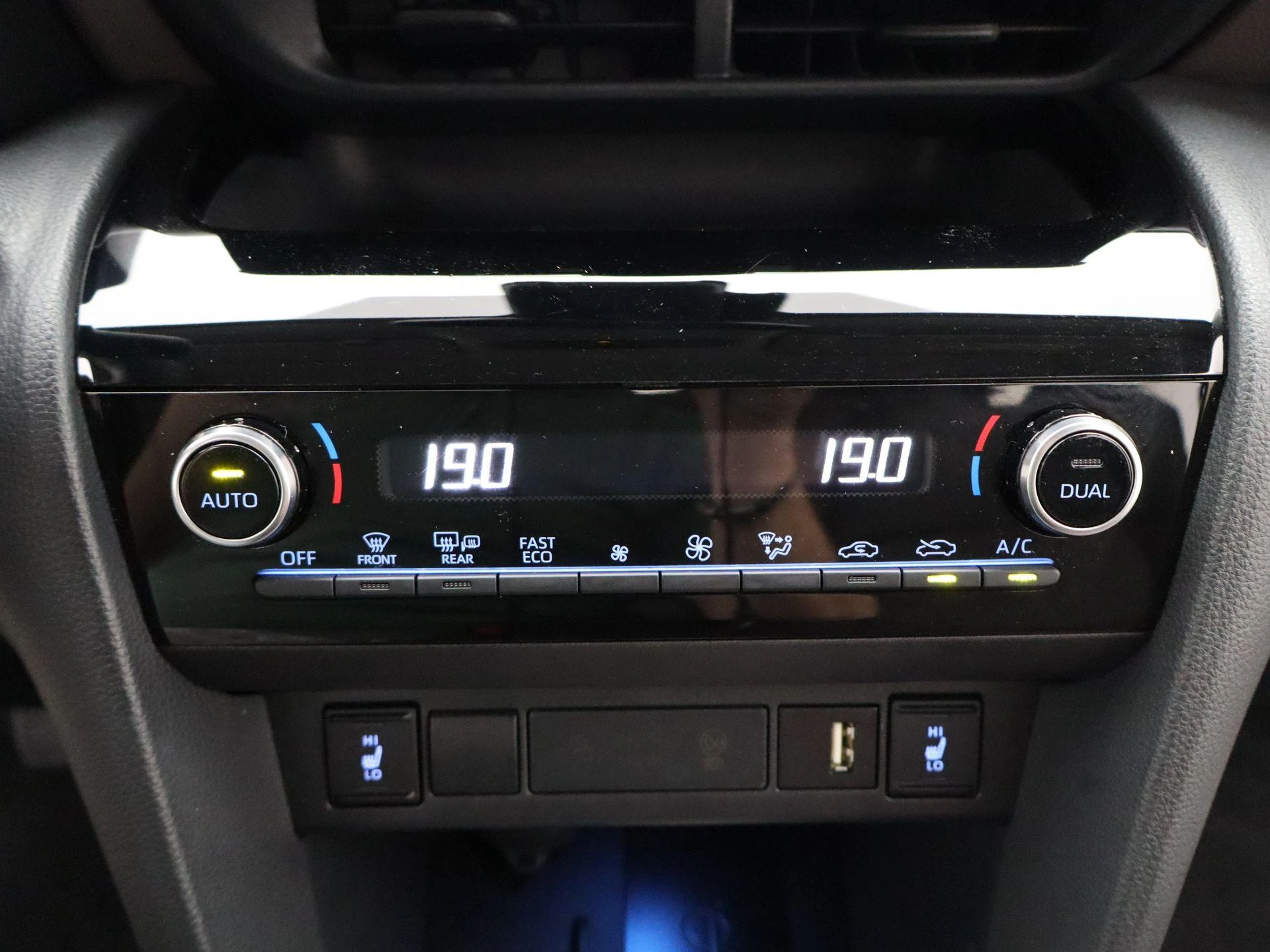 Toyota-Yaris Cross-image-17