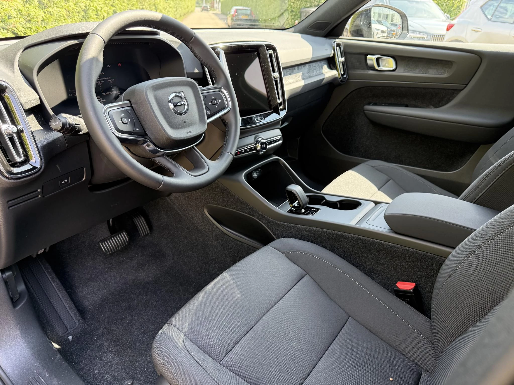 Volvo-EX40-image-13