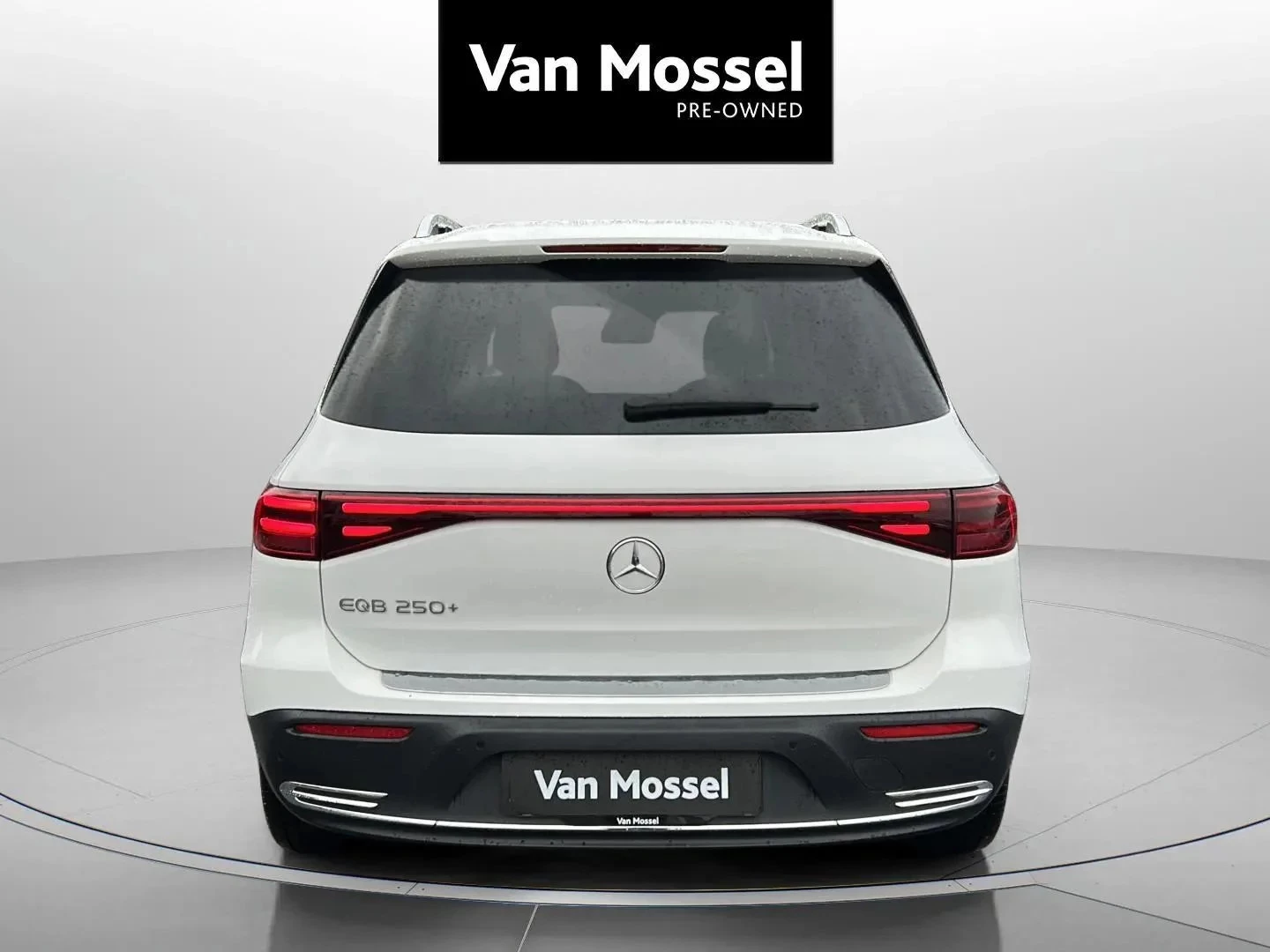 Mercedes-Benz-EQB-image-5