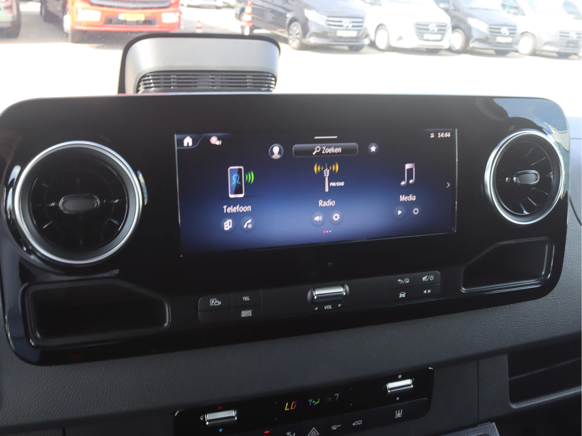 Mercedes-Benz-Sprinter-image-8