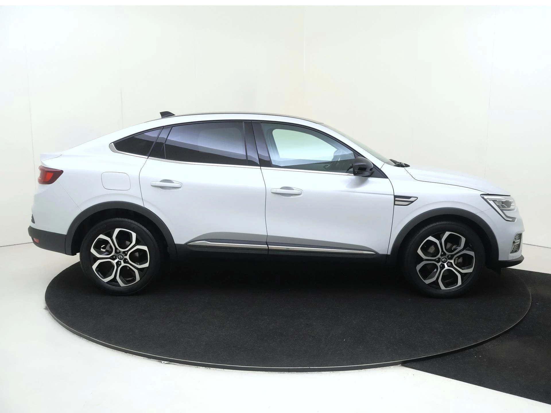 Renault-Arkana-image-8