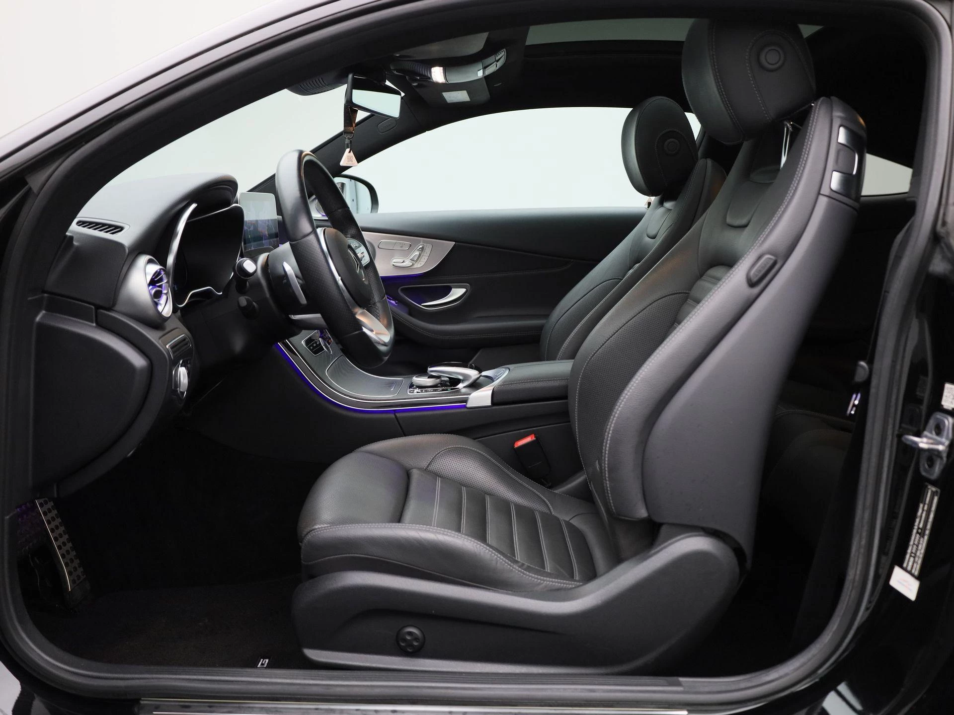 Mercedes-Benz-C-Klasse-image-11
