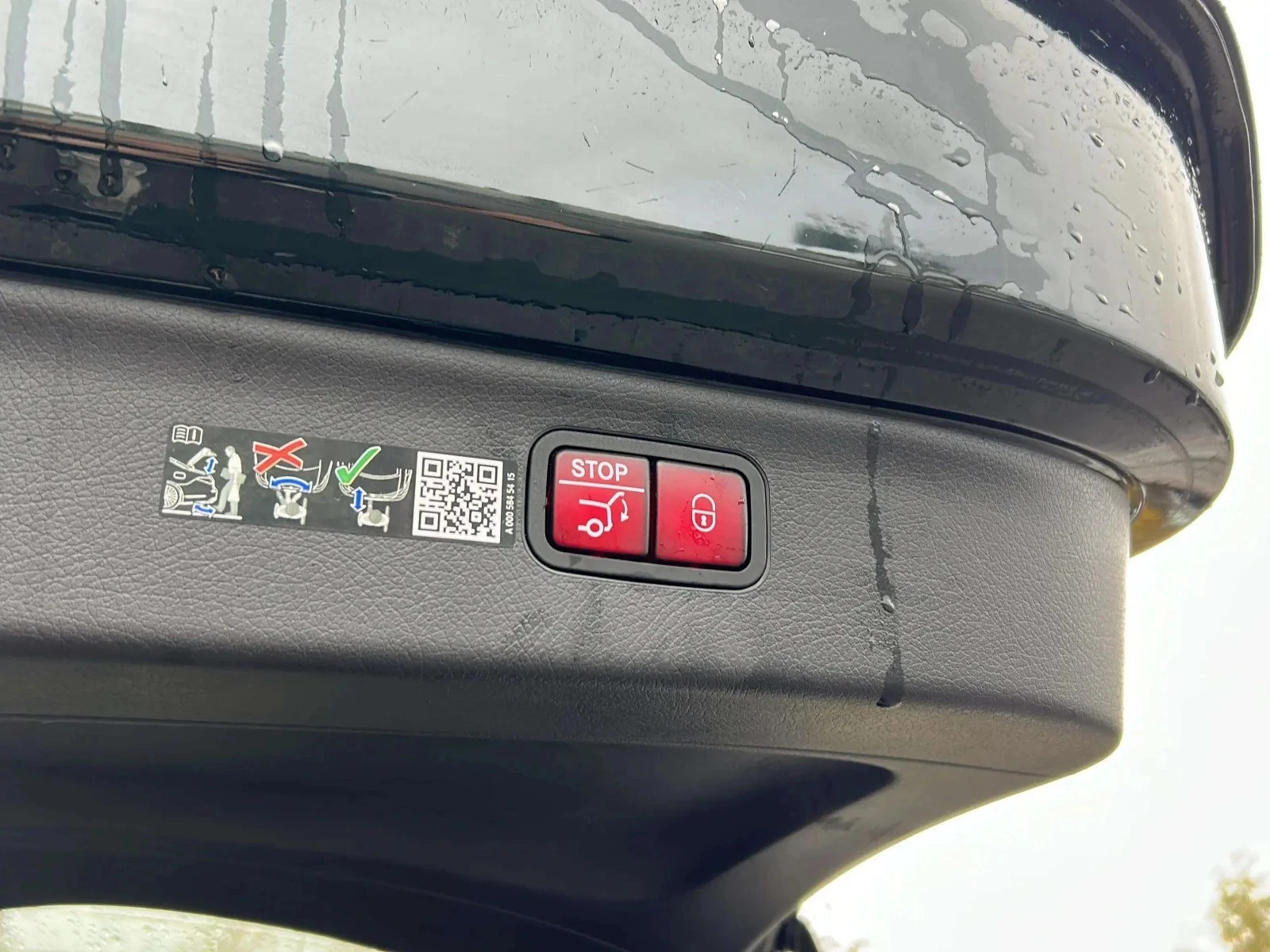 Mercedes-Benz-EQS-image-22