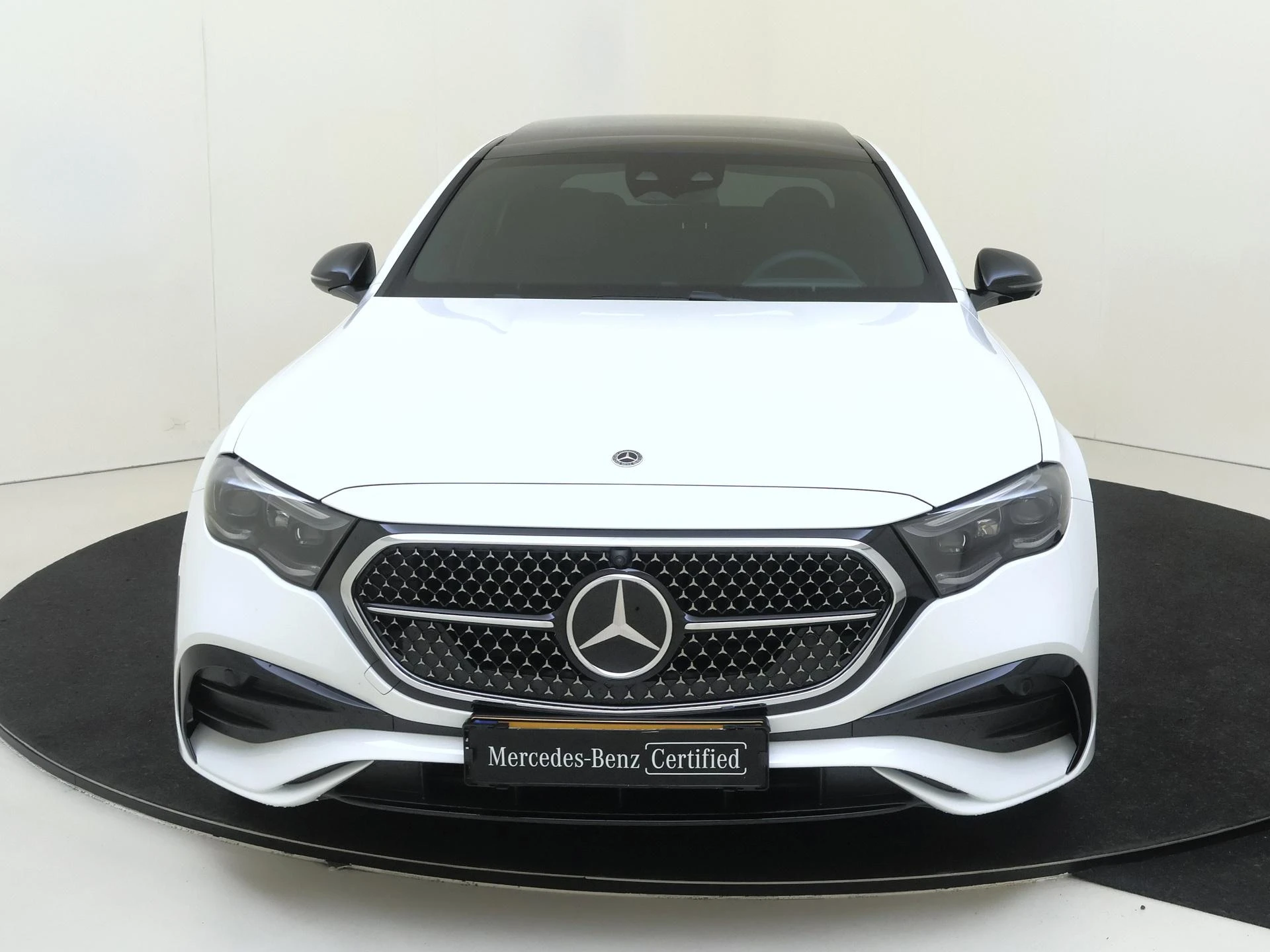 Mercedes-Benz-E-Klasse-image-5
