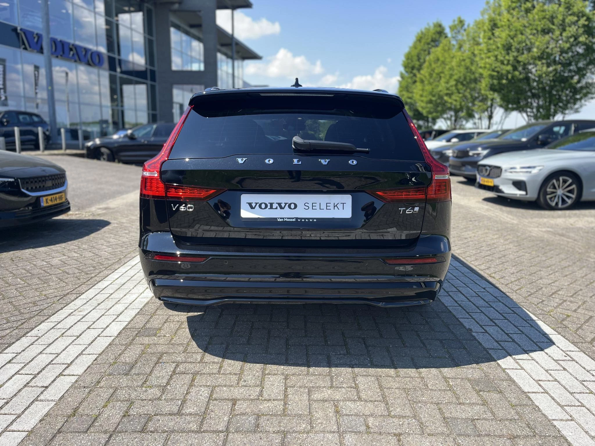Volvo V60 T6 Plug-in hybrid AWD Ultra Dark