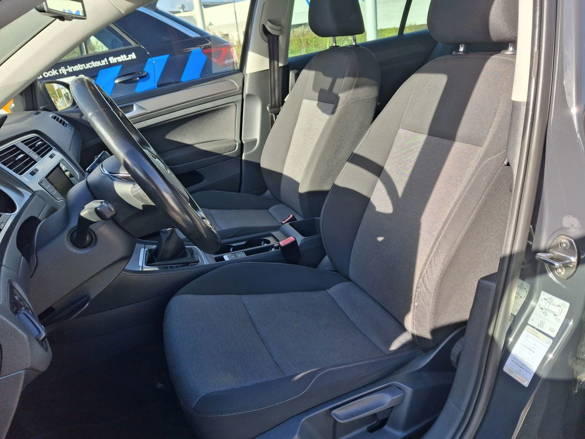 Volkswagen-Golf-image-2