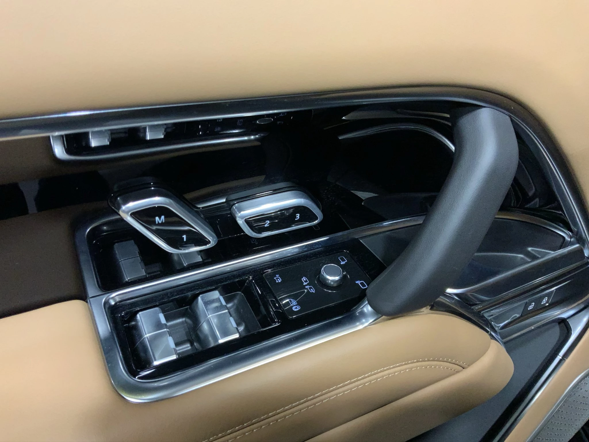 Land Rover-Range Rover-image-13