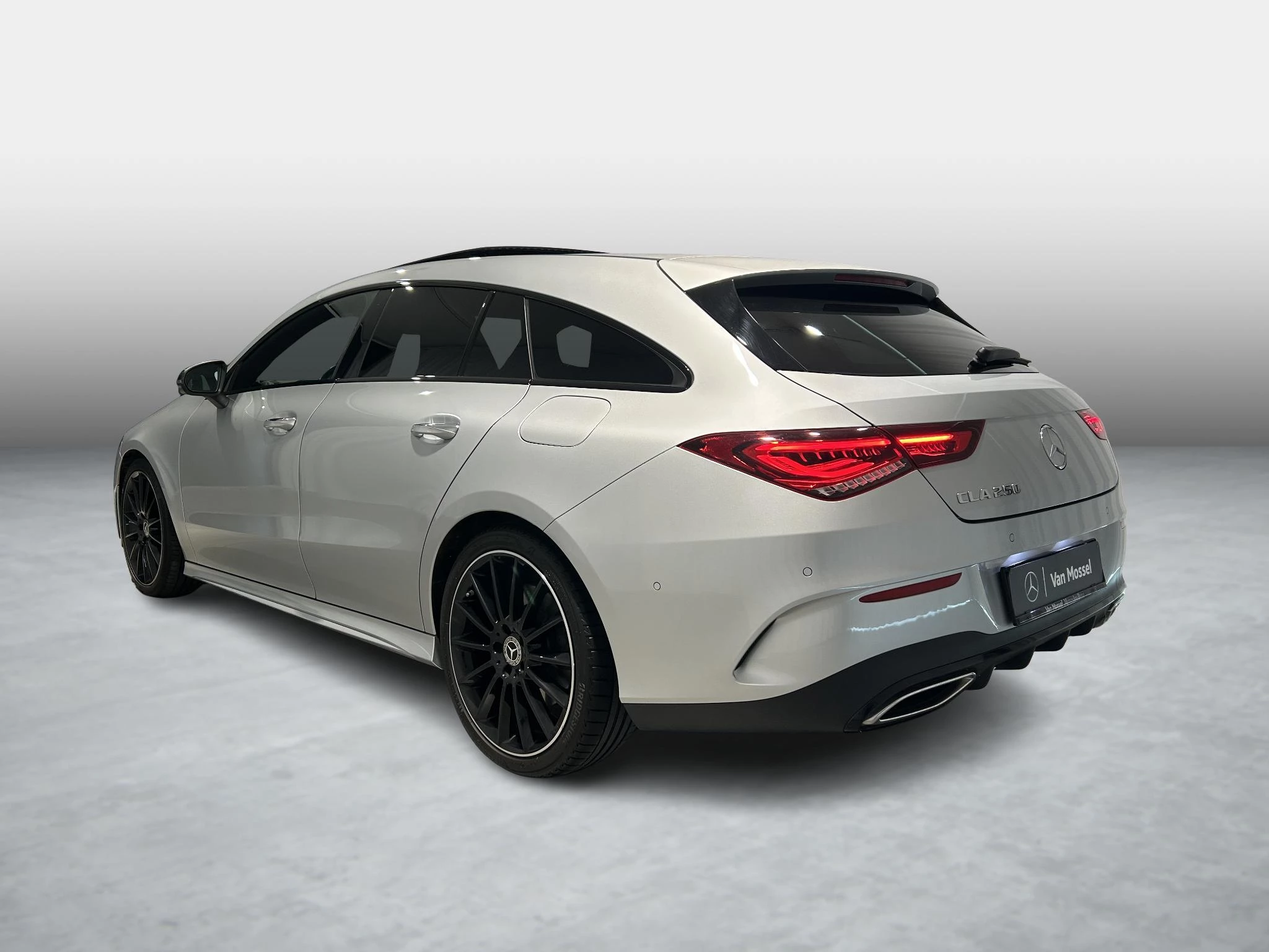 Mercedes-Benz CLA 250 AMG Line Shooting Brake + 224 PK + PANO DAK + MULTIBEAM LED + CAMERA +