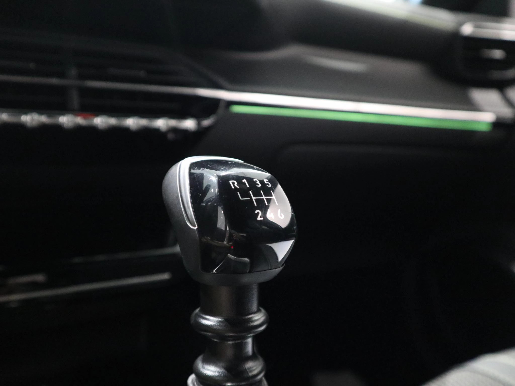 Peugeot-208-image-17