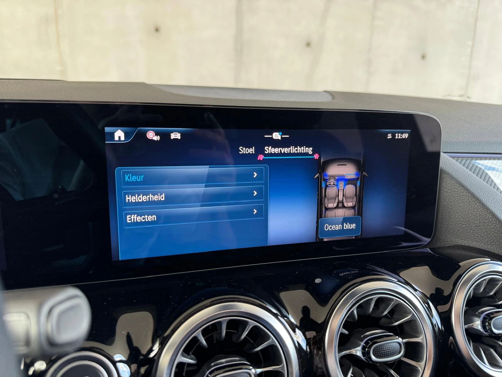 Mercedes-Benz-GLA-image-17