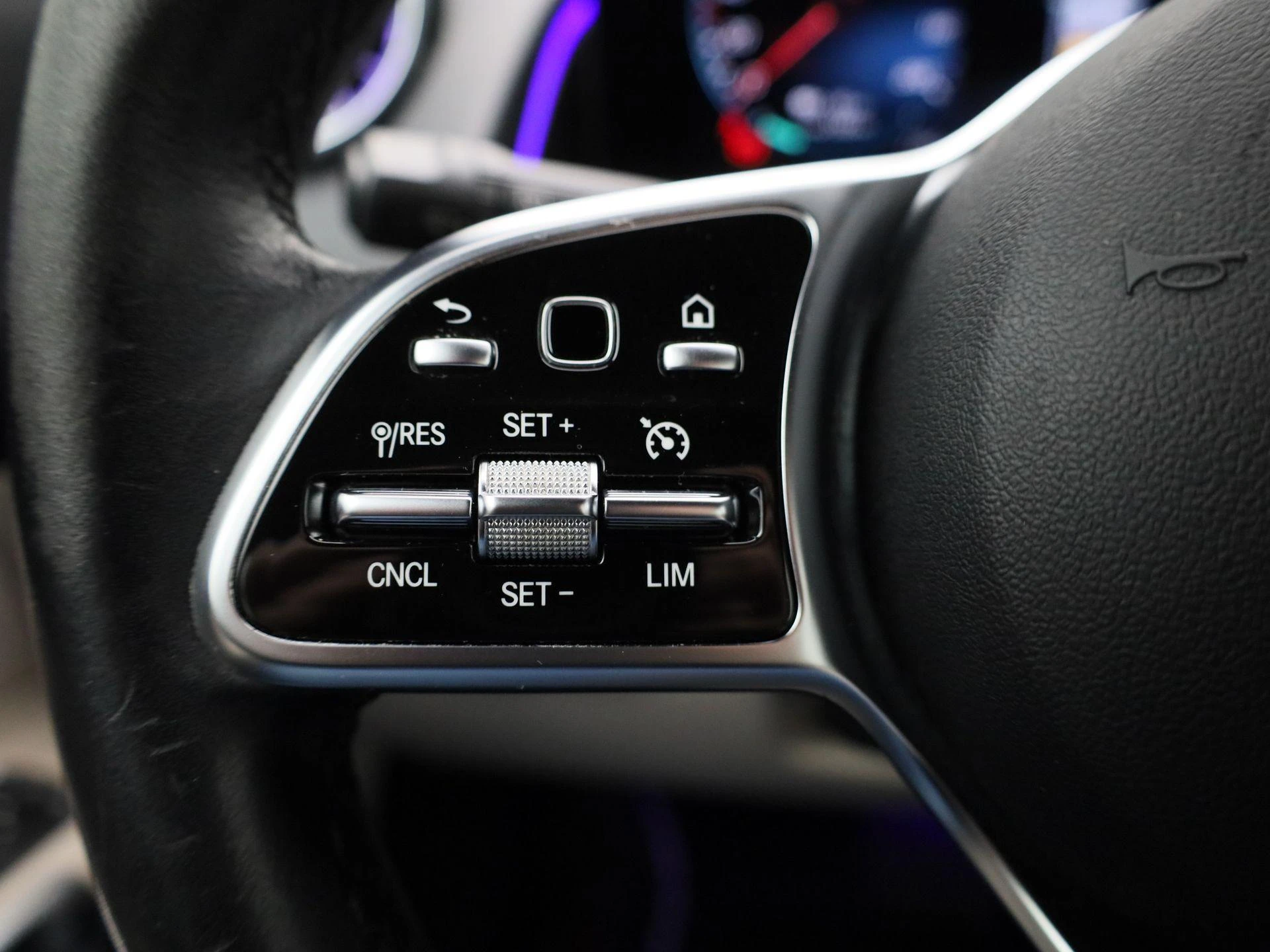 Mercedes-Benz-EQB-image-19