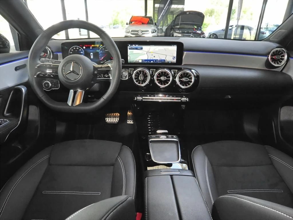 Mercedes-Benz-A-Klasse 200-image-11