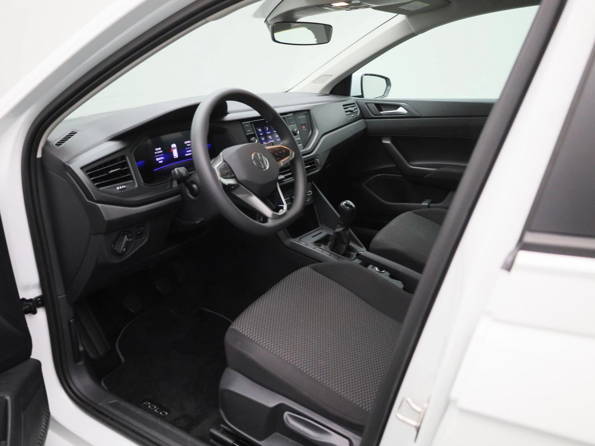 Volkswagen-Polo-image-23