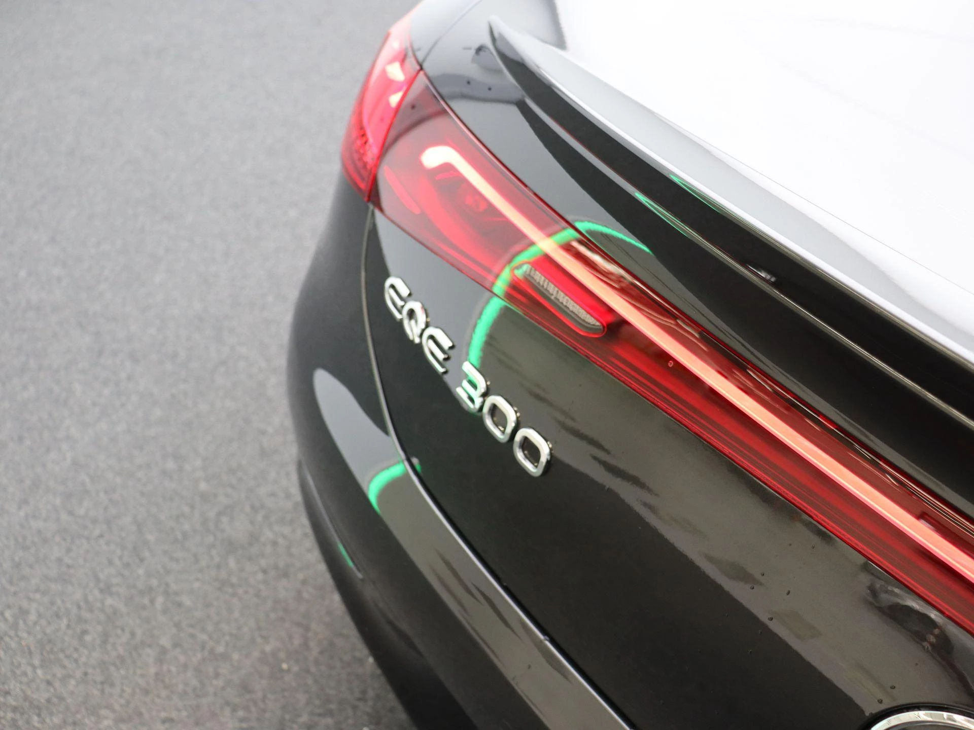 Mercedes-Benz-EQE-image-19