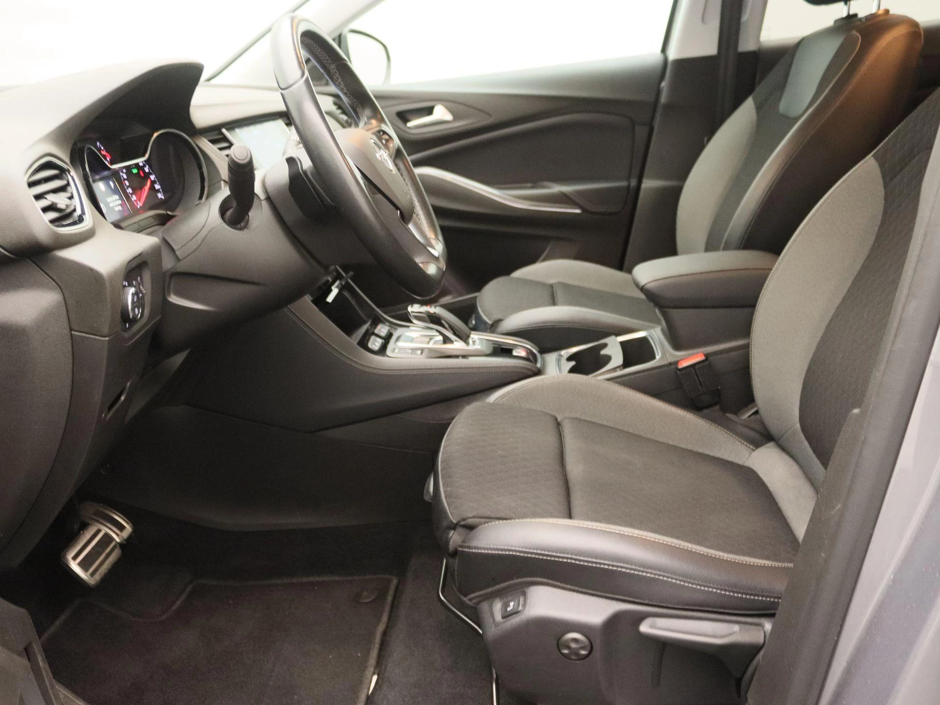 Opel Grandland X 1.6 Turbo Hybrid Elegance