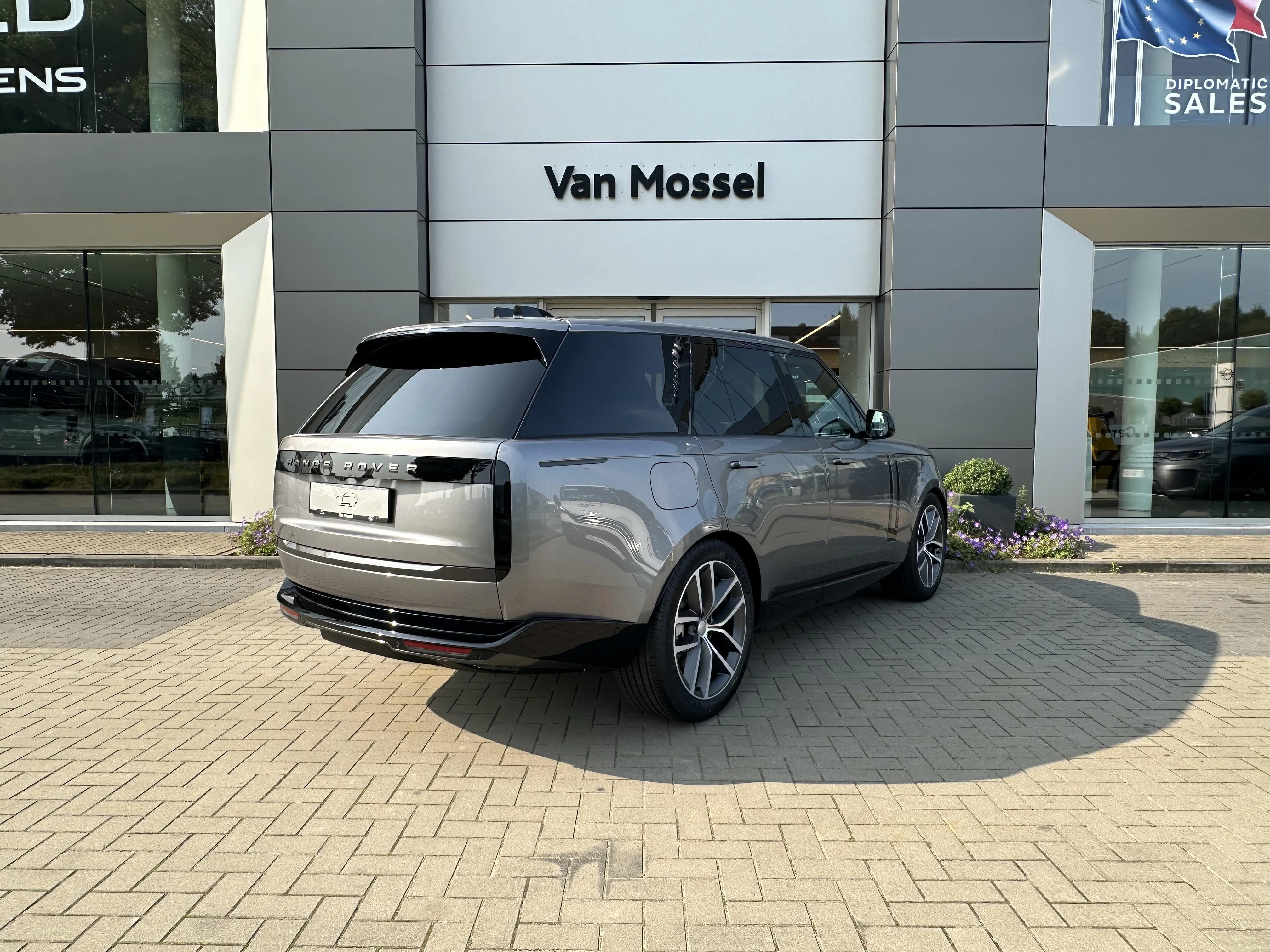 Land Rover-Range Rover-image-4