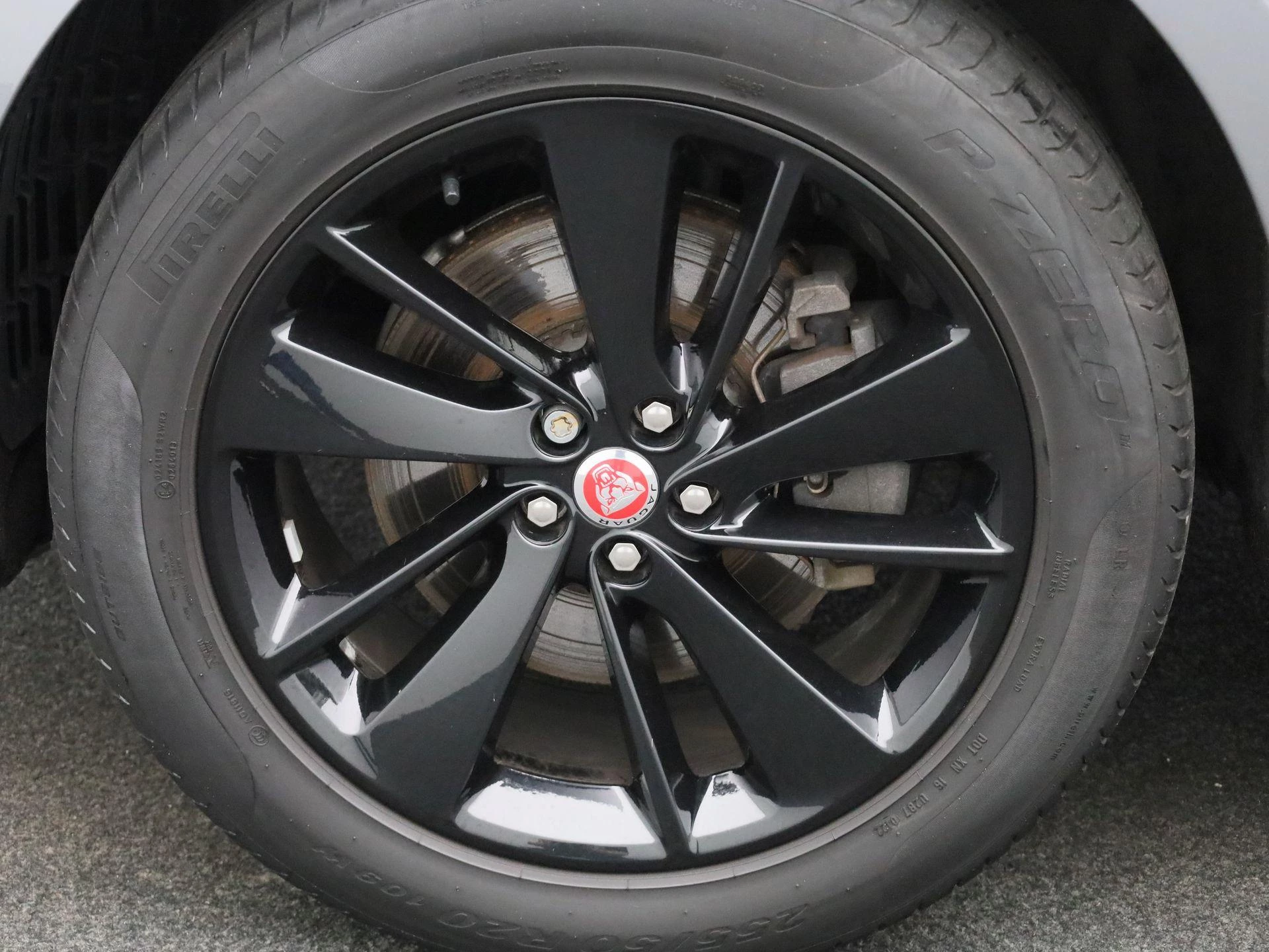 Jaguar F-PACE 2.0 P250 R-Dynamic SE