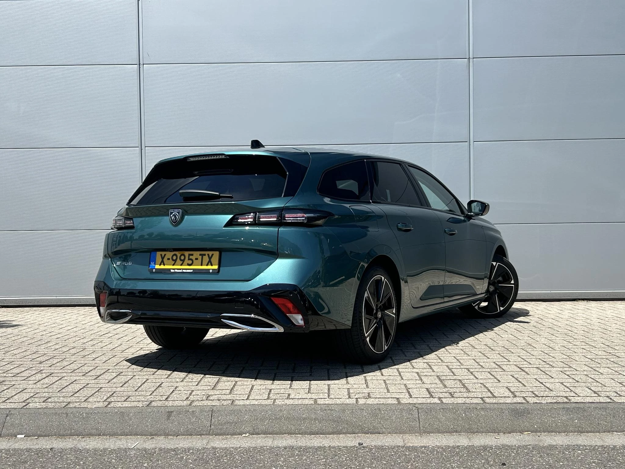 Peugeot e-308