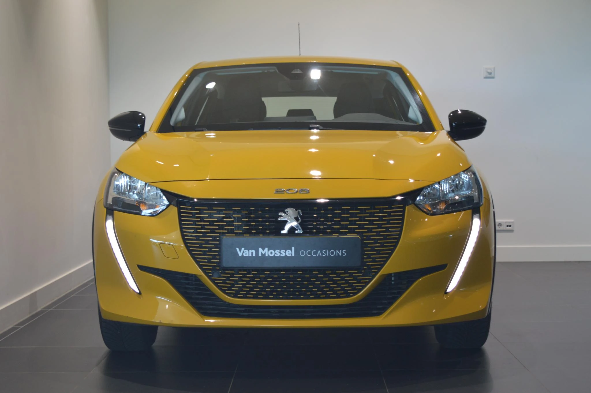 Peugeot-e-208-image-2