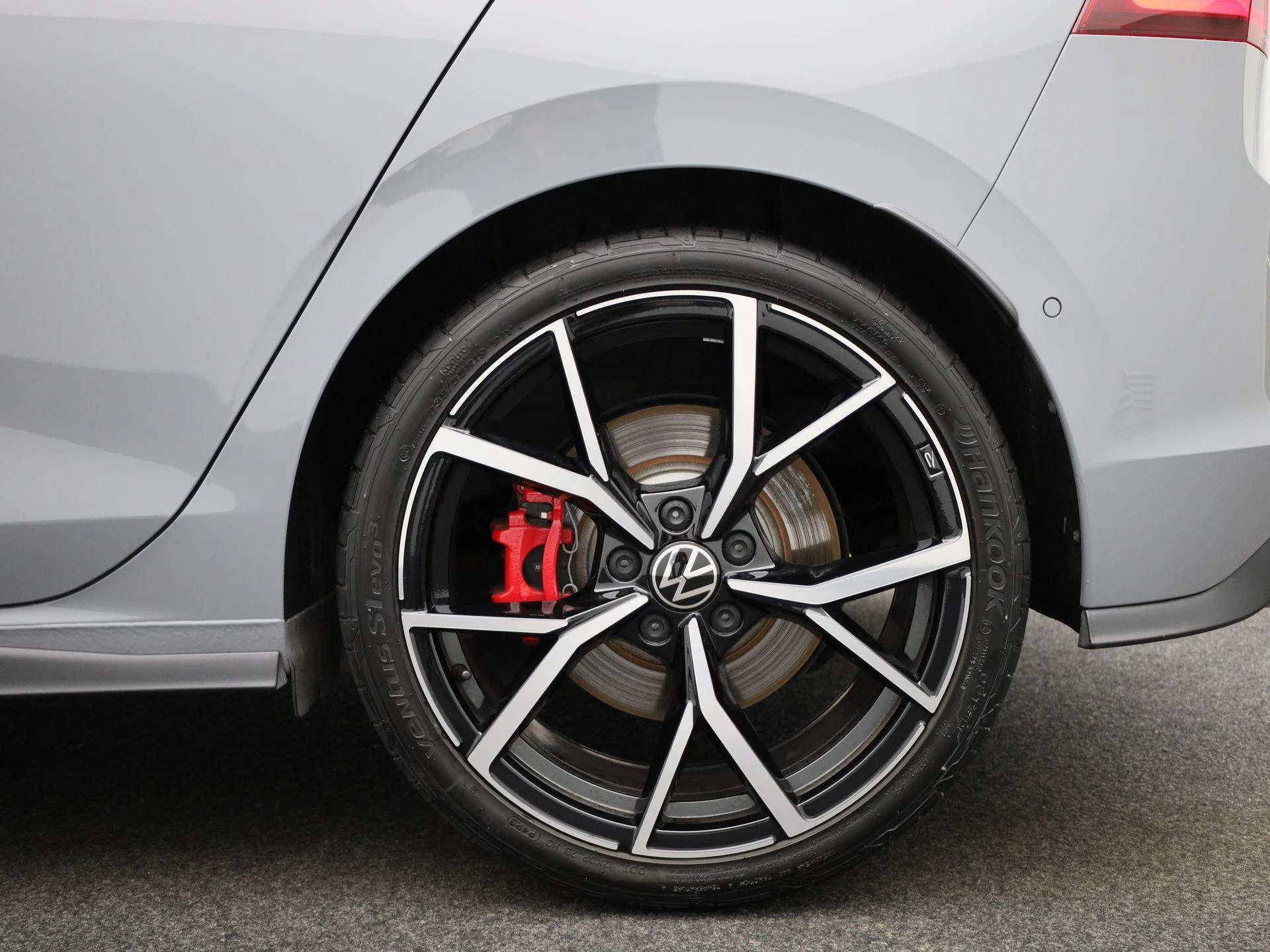 Volkswagen-Golf-image-12