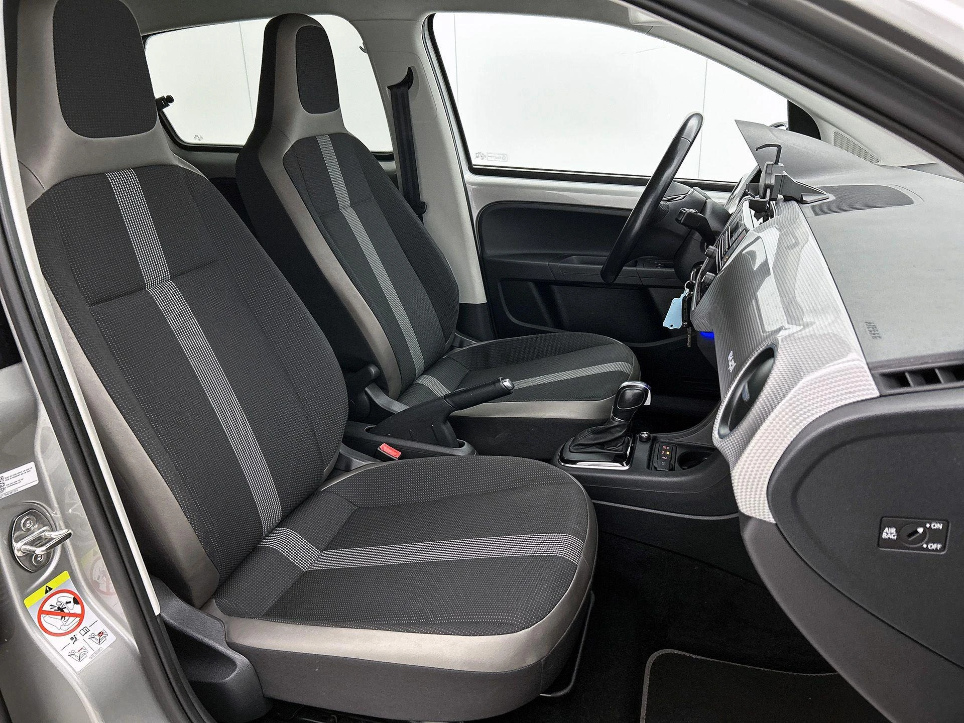 Volkswagen-e-up!-image-31