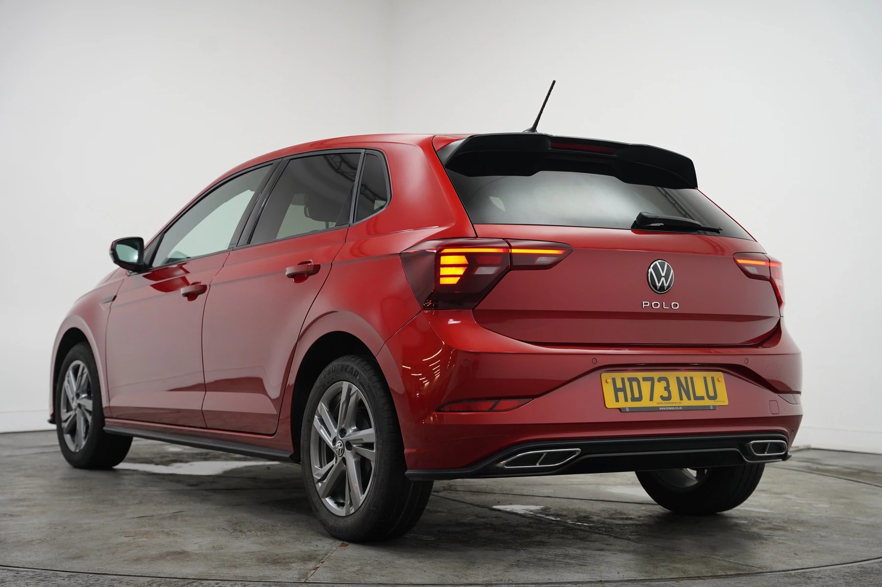 Volkswagen-Polo-image-2