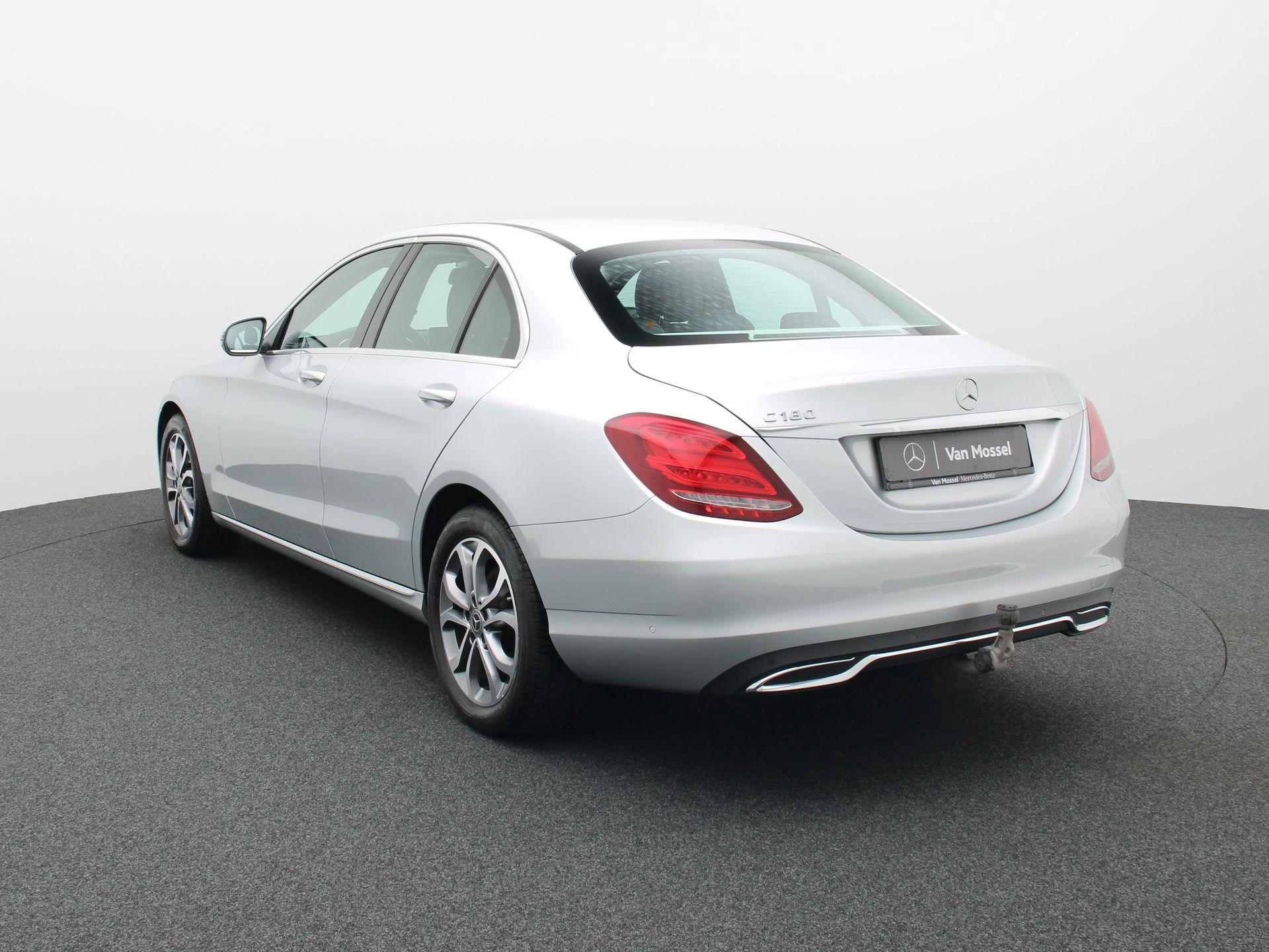 Mercedes-Benz-C-Klasse-image-1