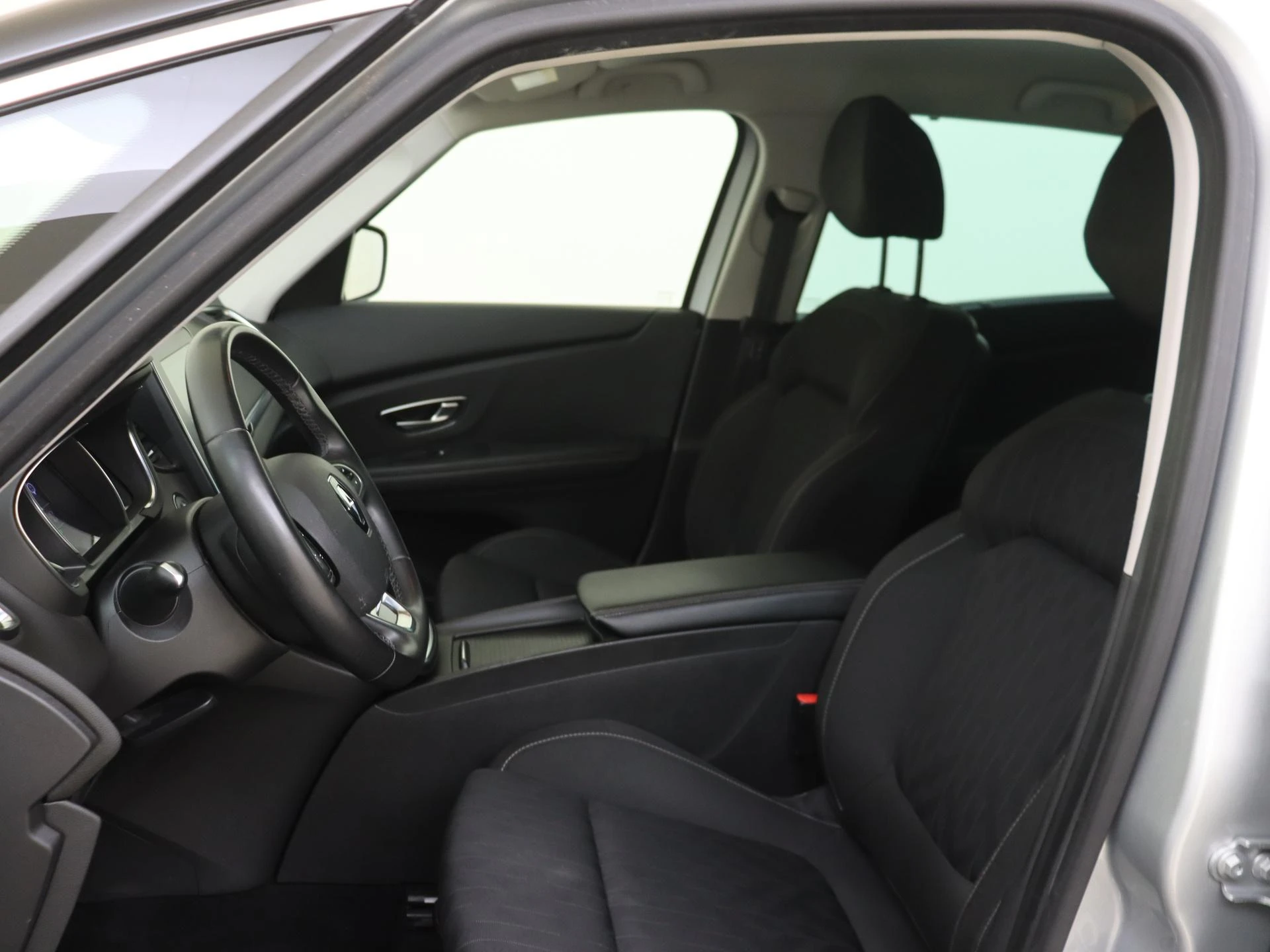 Renault-Grand Scénic-image-10