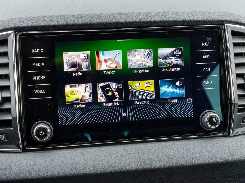 Škoda Karoq 1.5 TSI DSG Tour Matrix, AHK, Navi