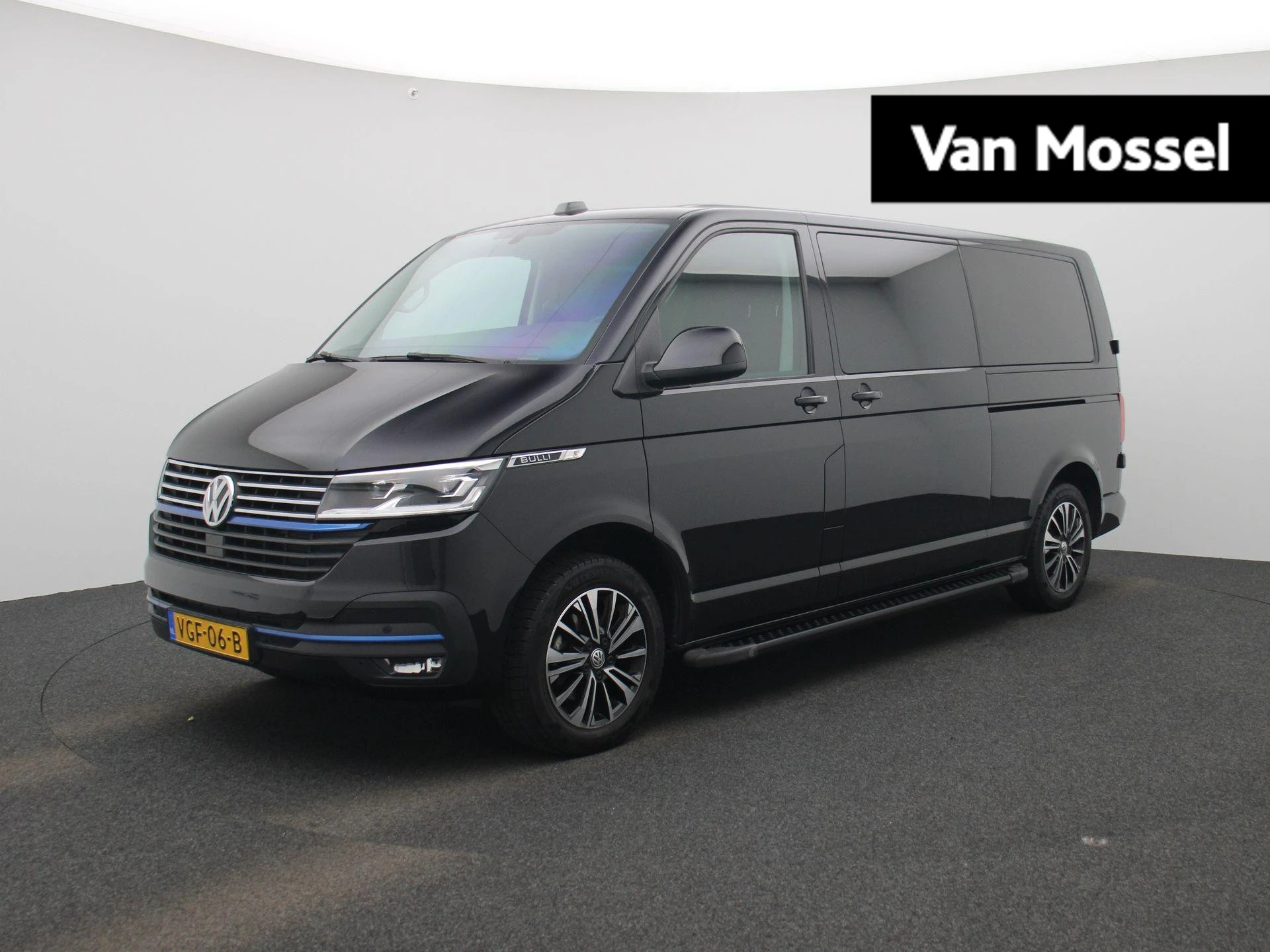 Volkswagen-Transporter-image-0