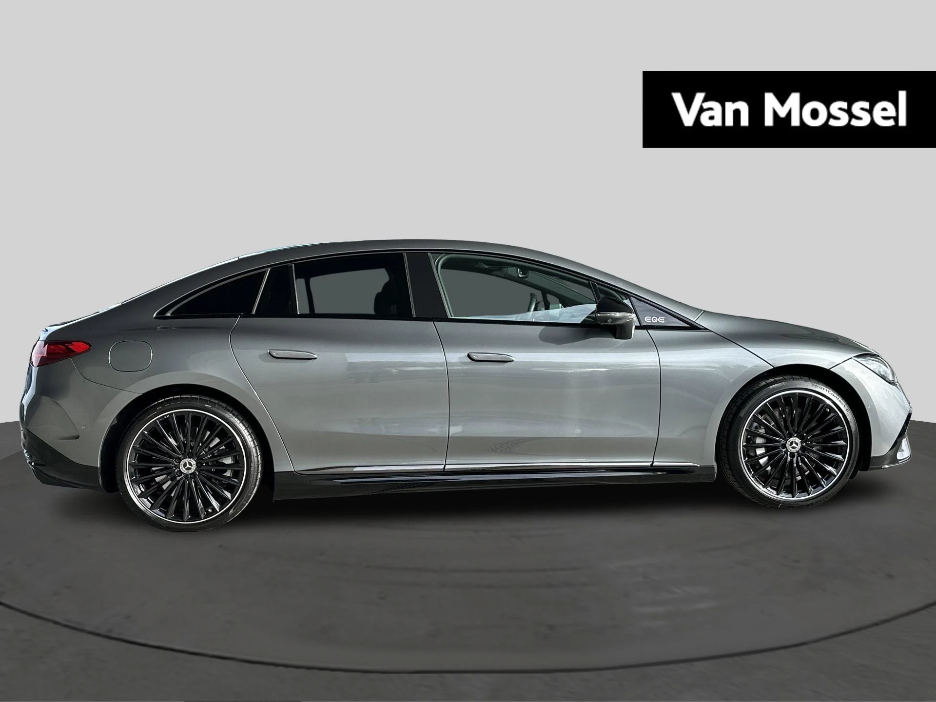 Mercedes-Benz-EQE-image-4