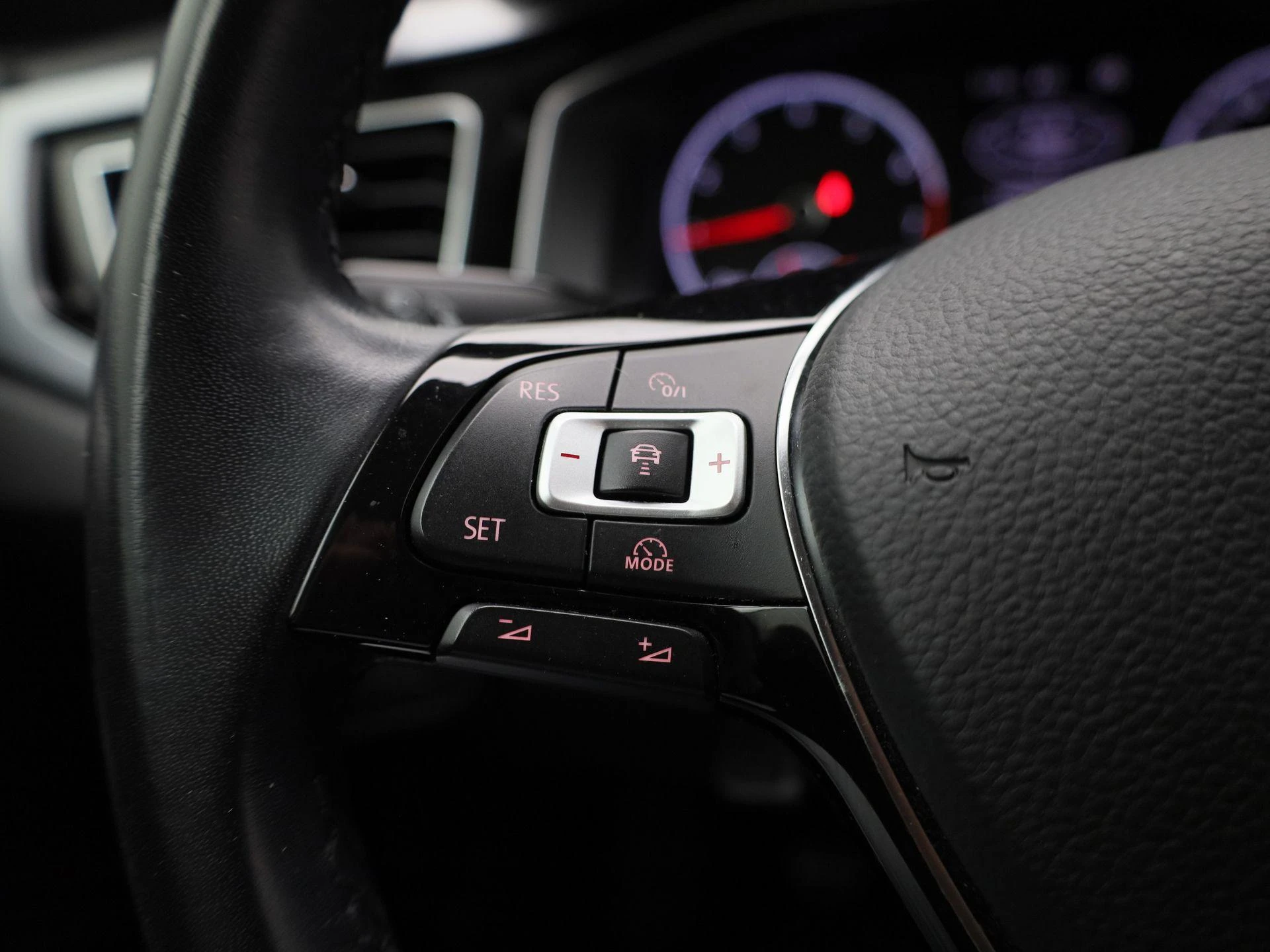 Volkswagen-Polo-image-17