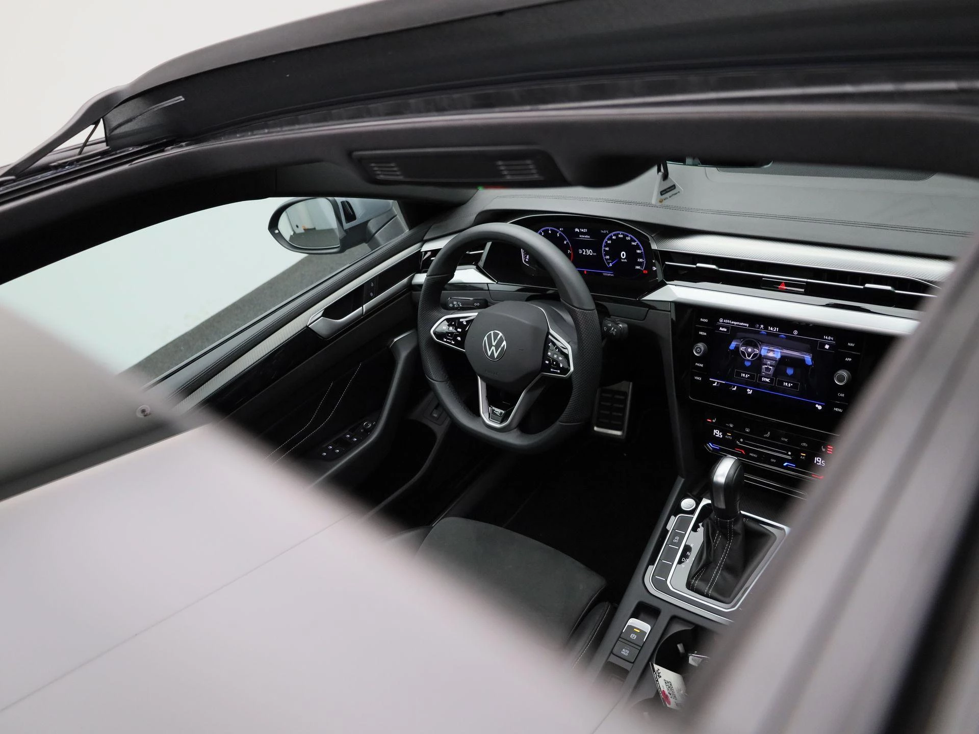 Volkswagen-Arteon-image-44