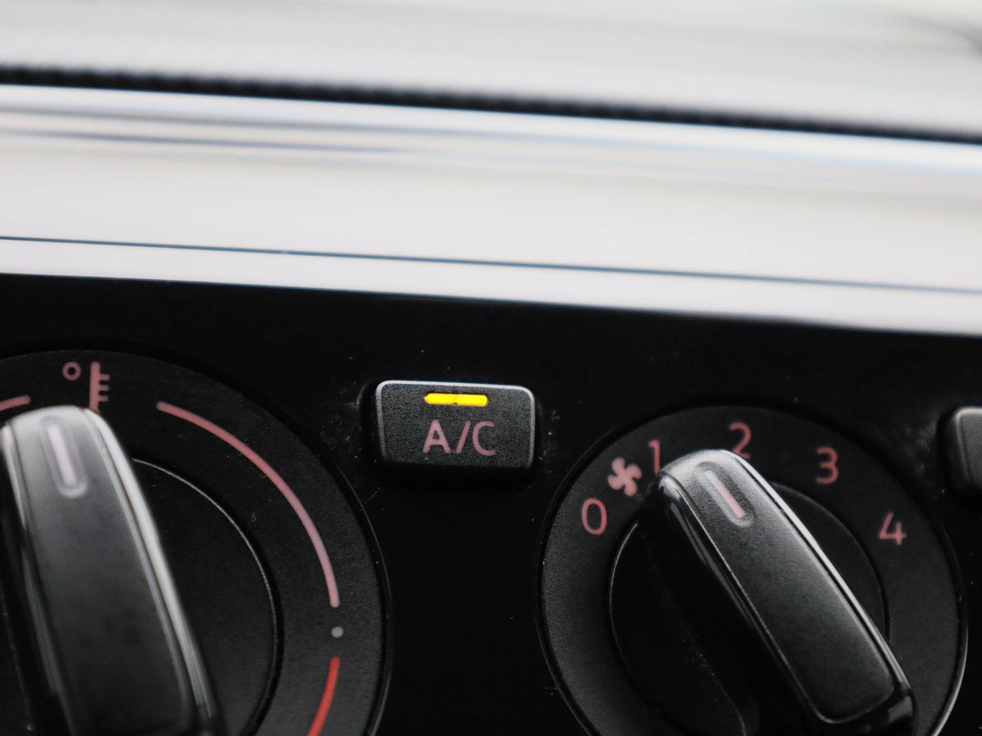 Volkswagen-up!-image-17