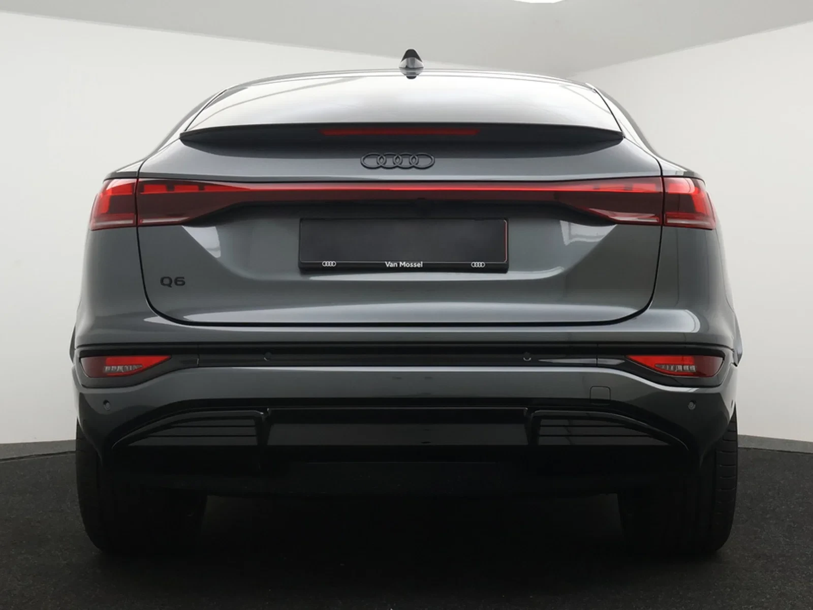 Audi-Q6 e-tron-image-3