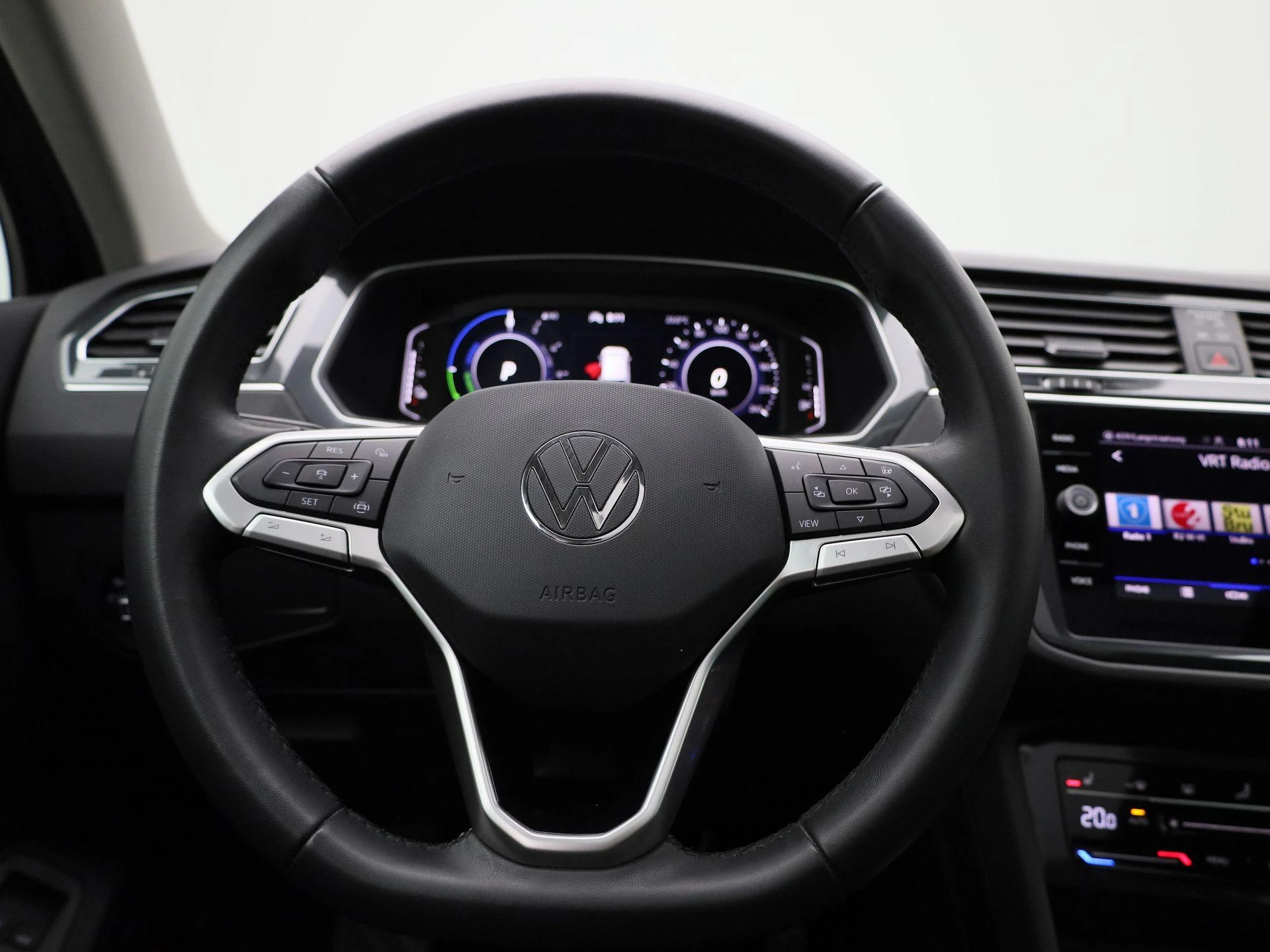 Volkswagen-Tiguan-image-6
