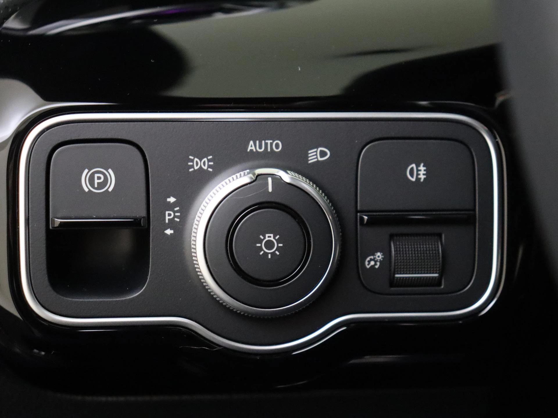 Mercedes-Benz-CLA-image-25