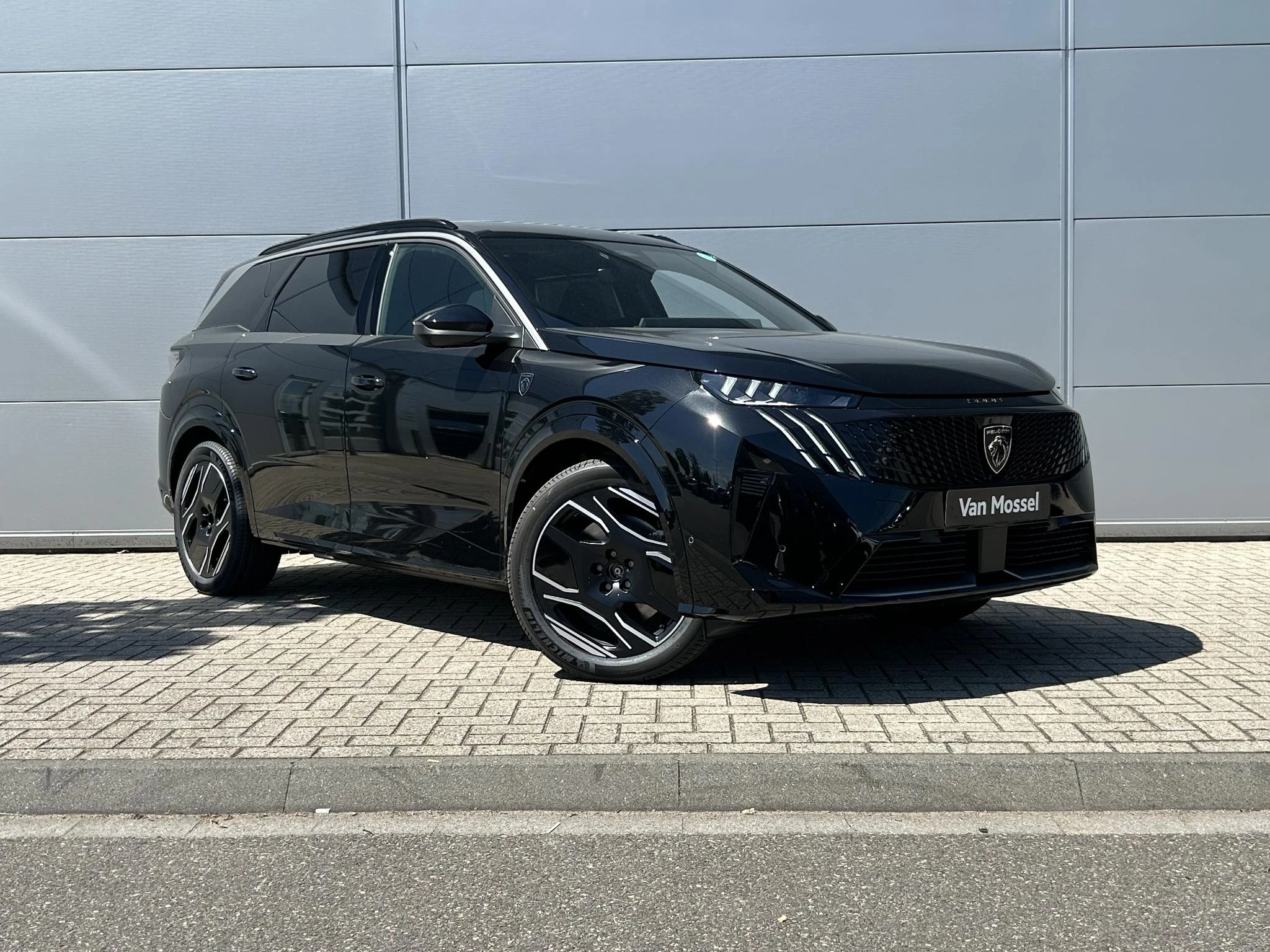 Peugeot e-5008