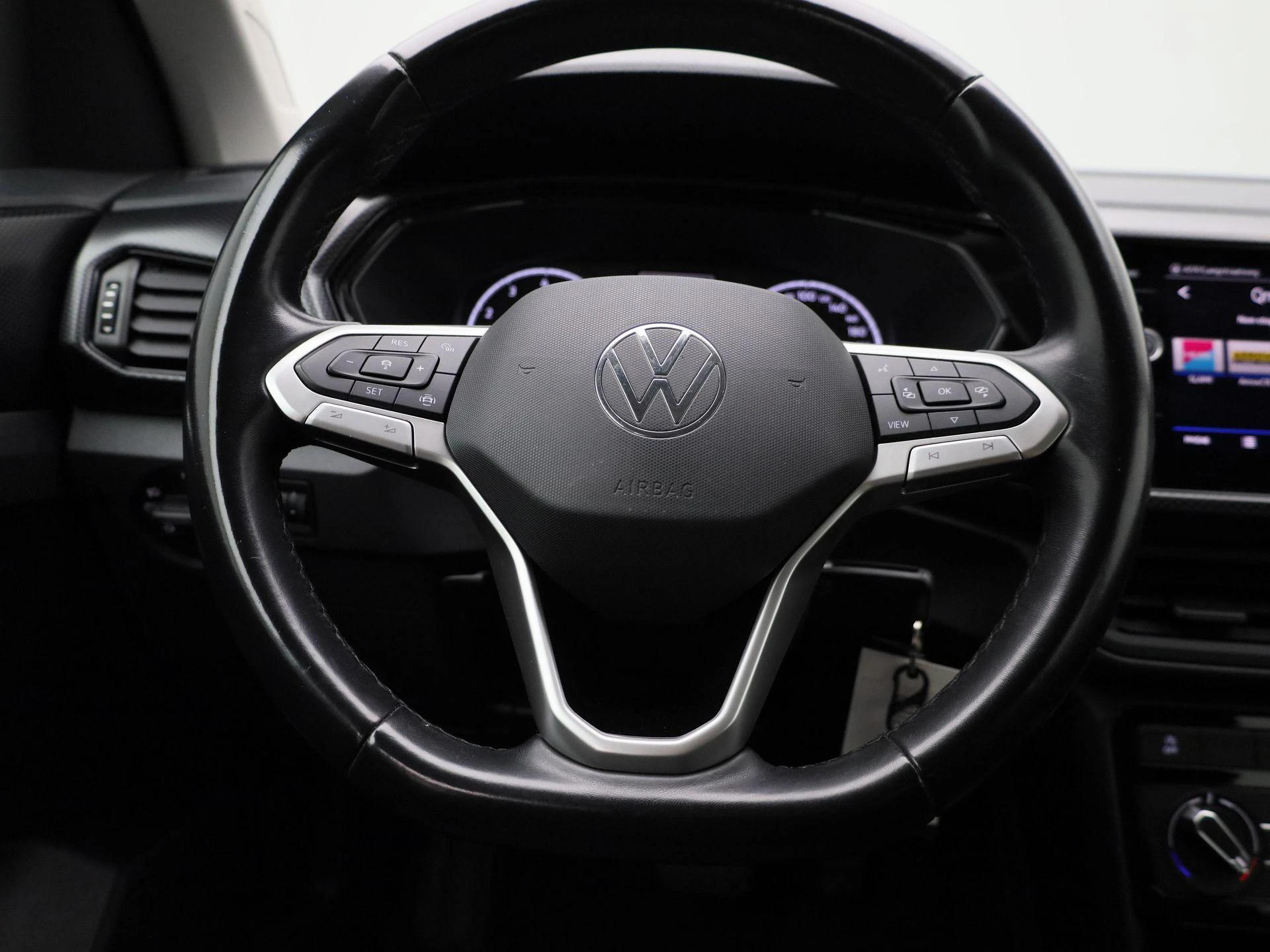 Volkswagen-T-Cross-image-6