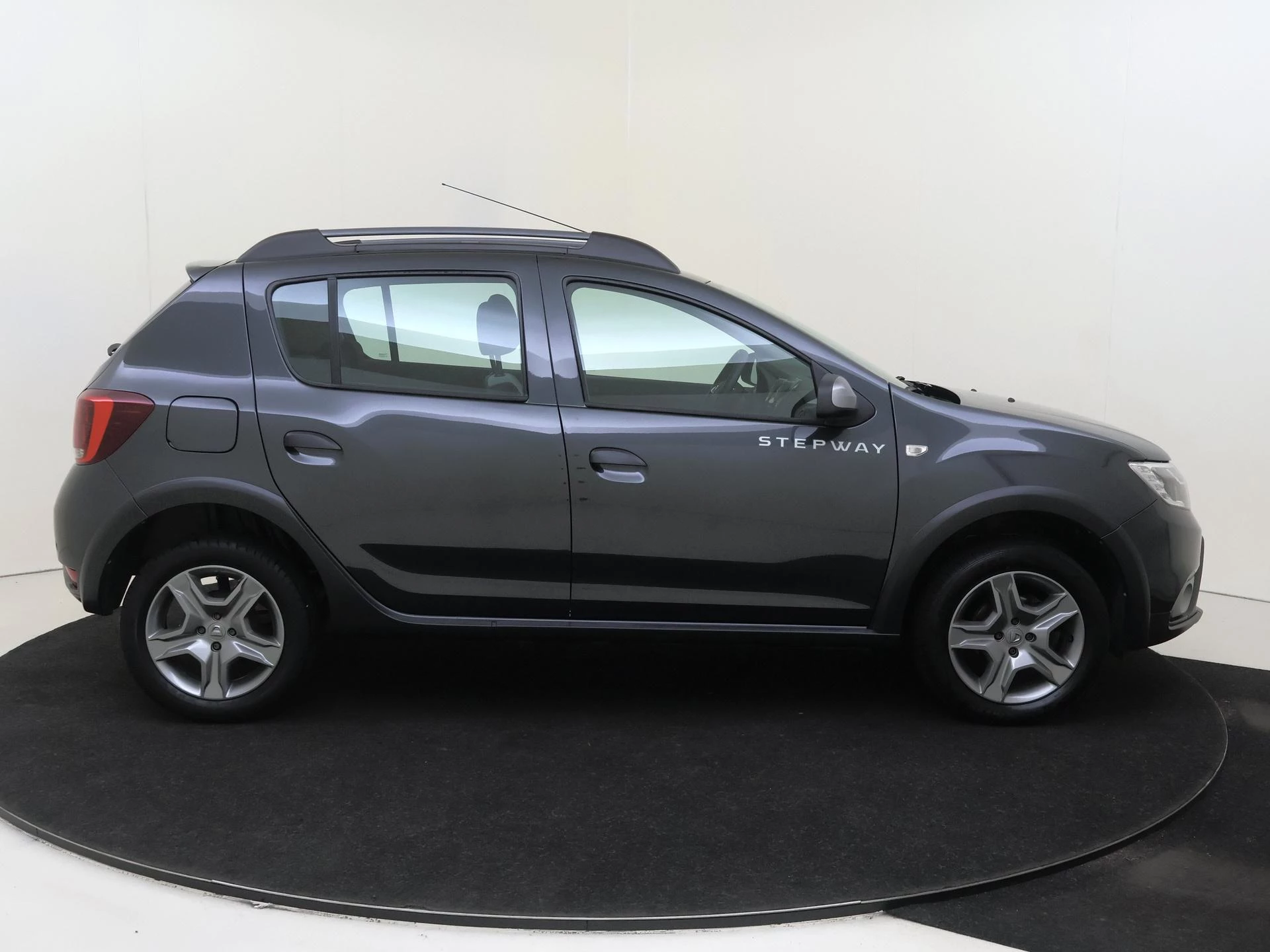 Dacia-Sandero Stepway-image-9