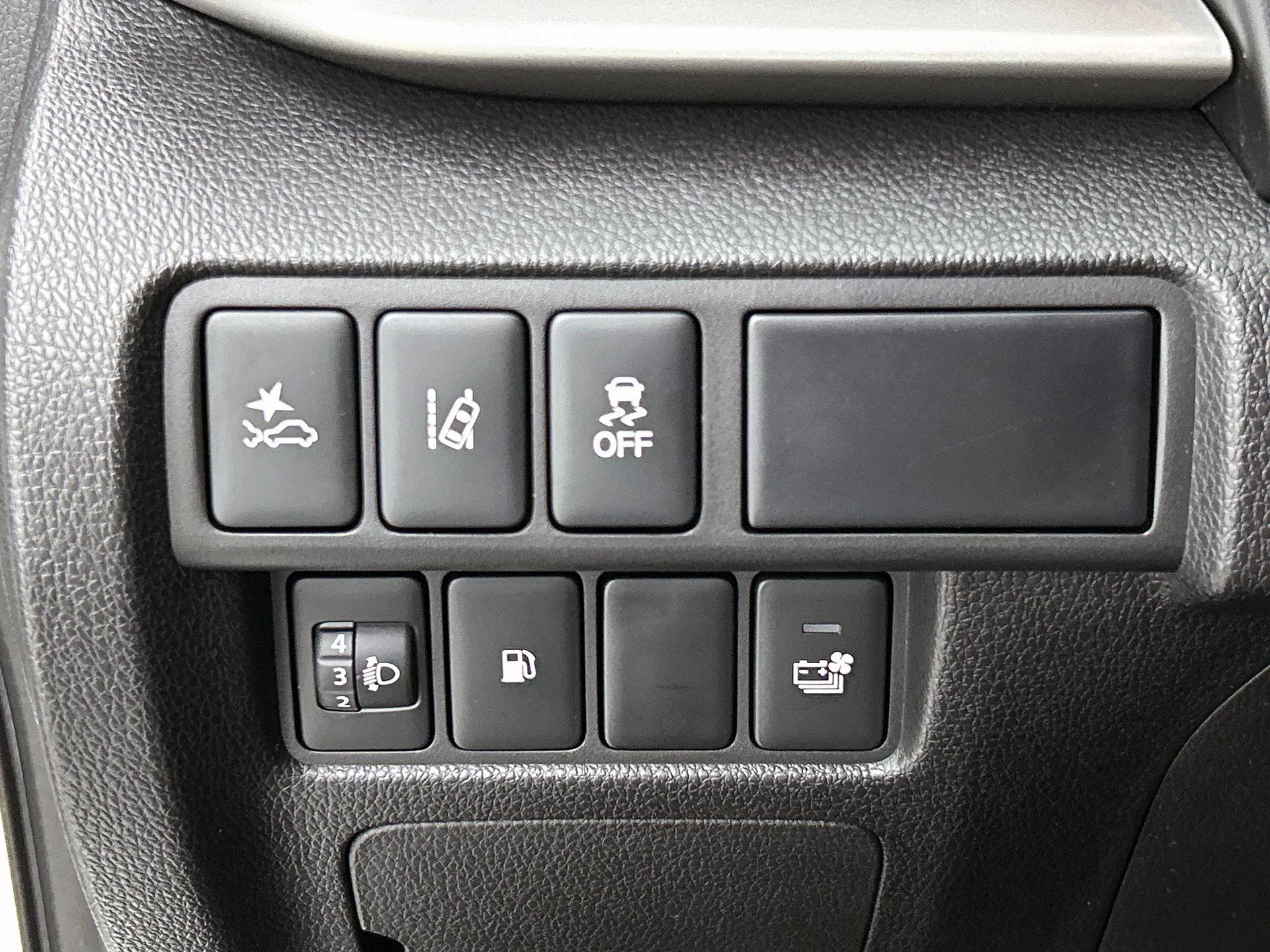 Mitsubishi-Eclipse Cross-image-23
