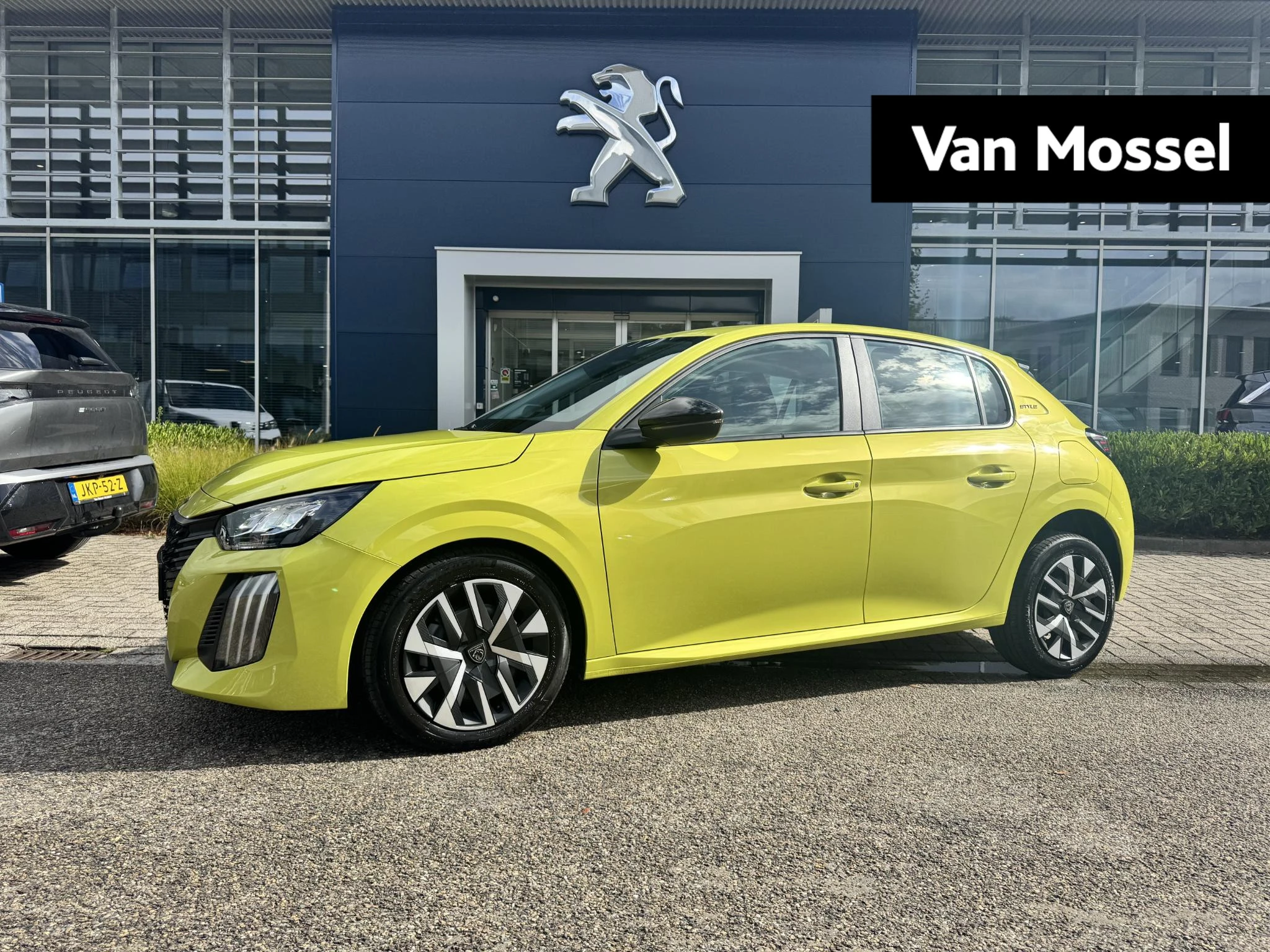 Peugeot-208-image-0