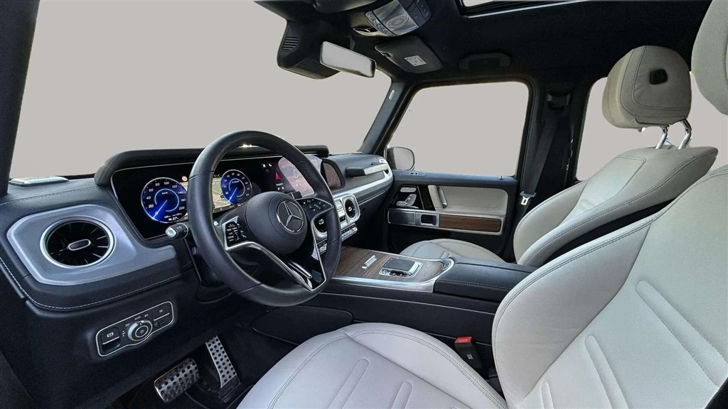 Mercedes-Benz-G-Klasse-image-9