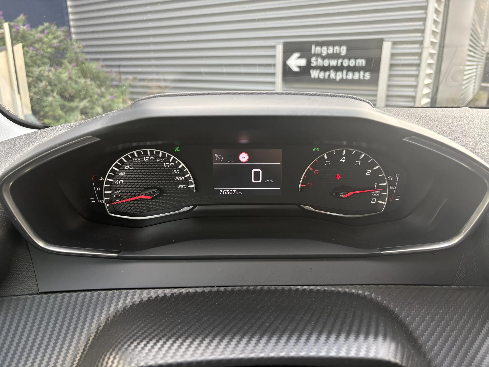 Peugeot-208-image-12