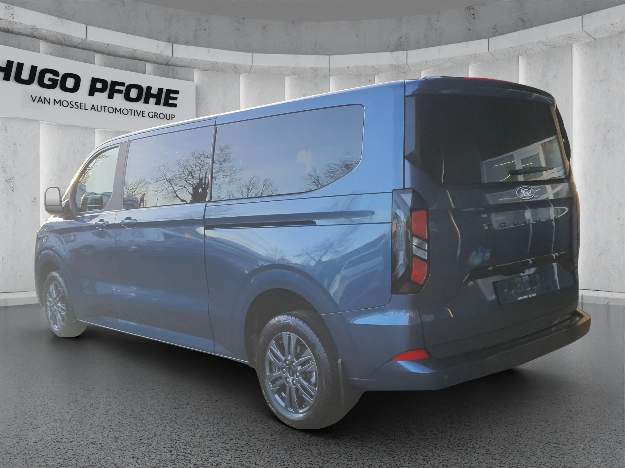 Ford-Tourneo Custom-image-2