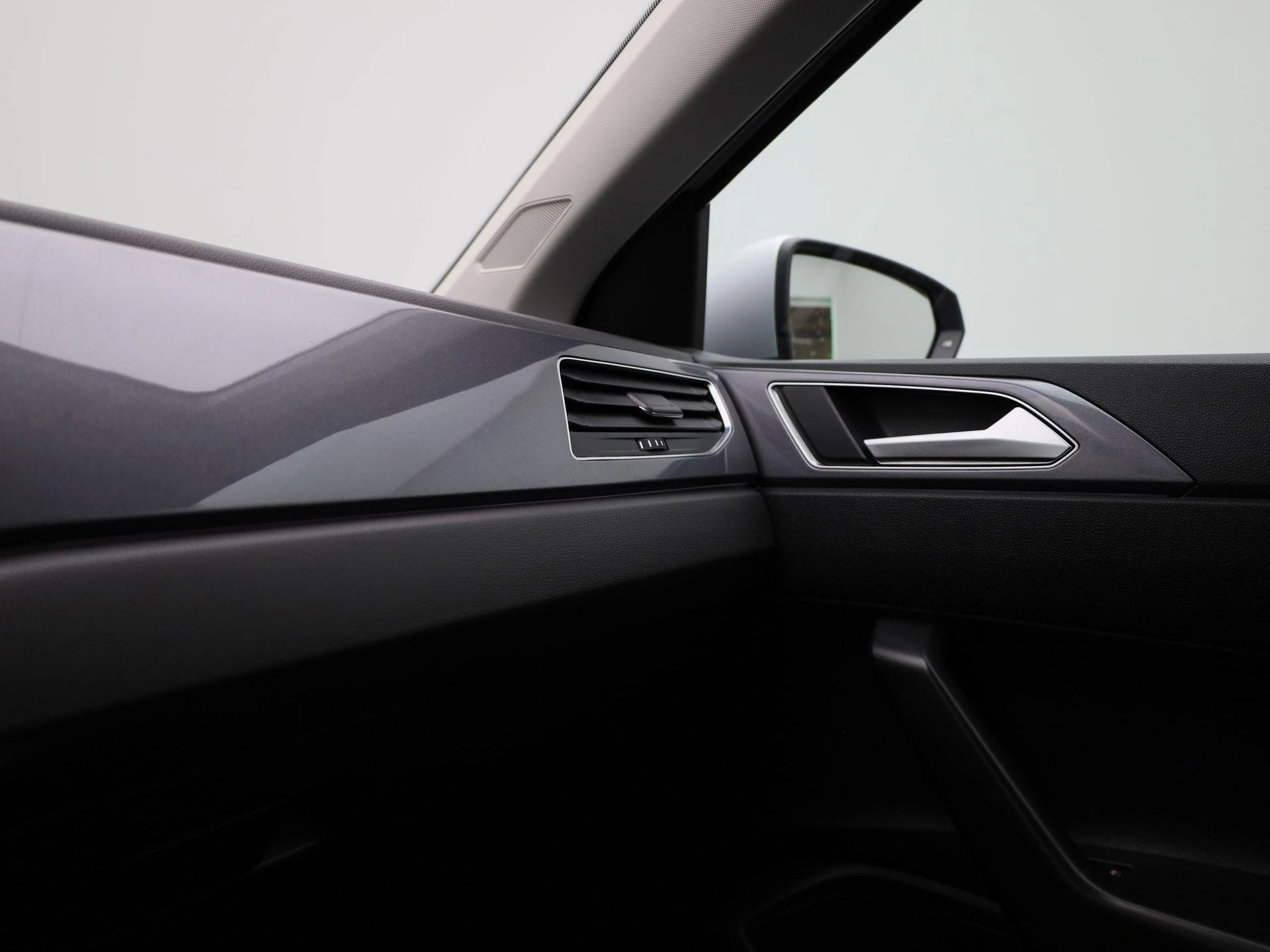 Volkswagen-Polo-image-26